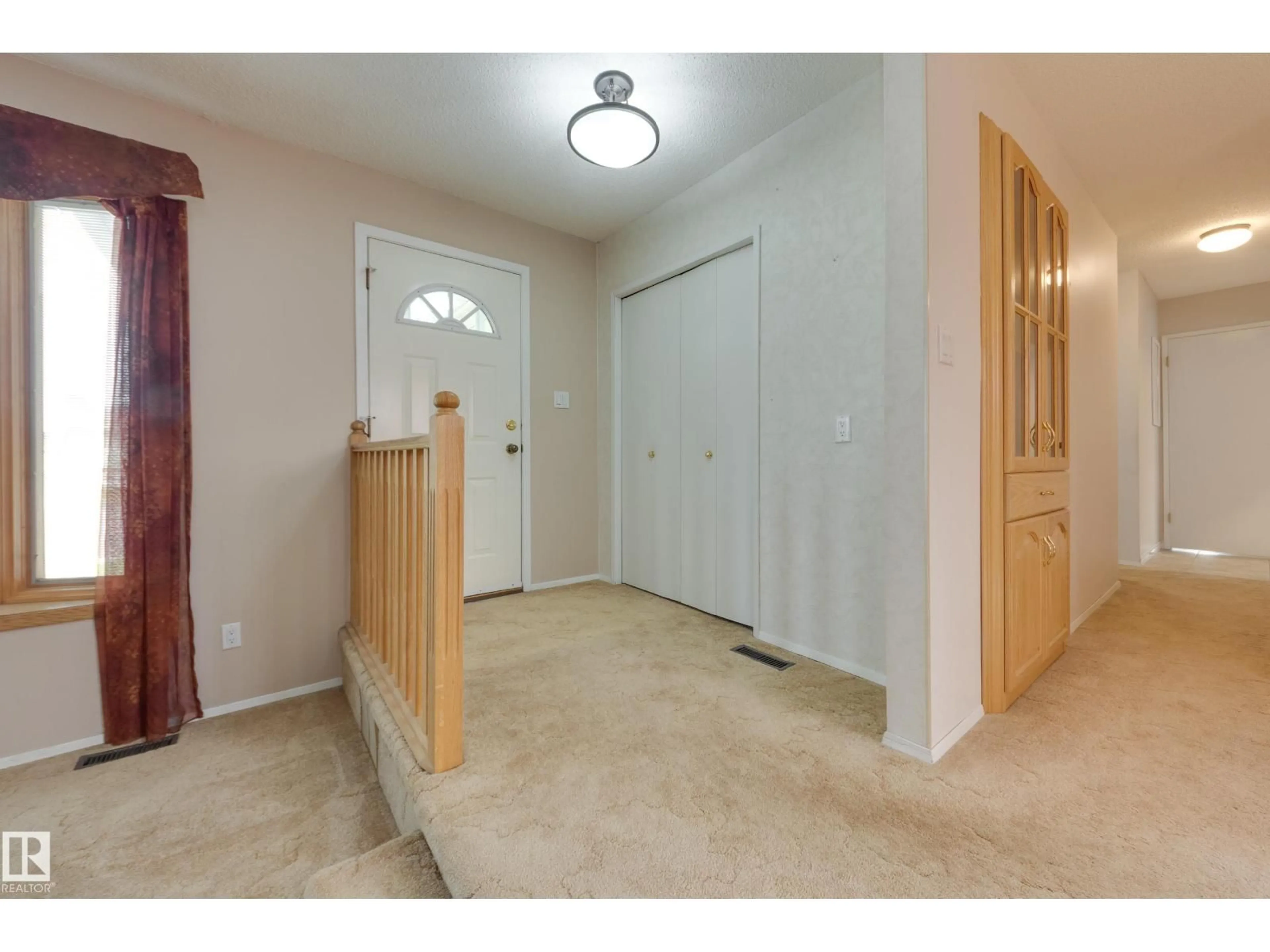 Indoor entryway for 3421 135A AV, Edmonton Alberta T5A2V8