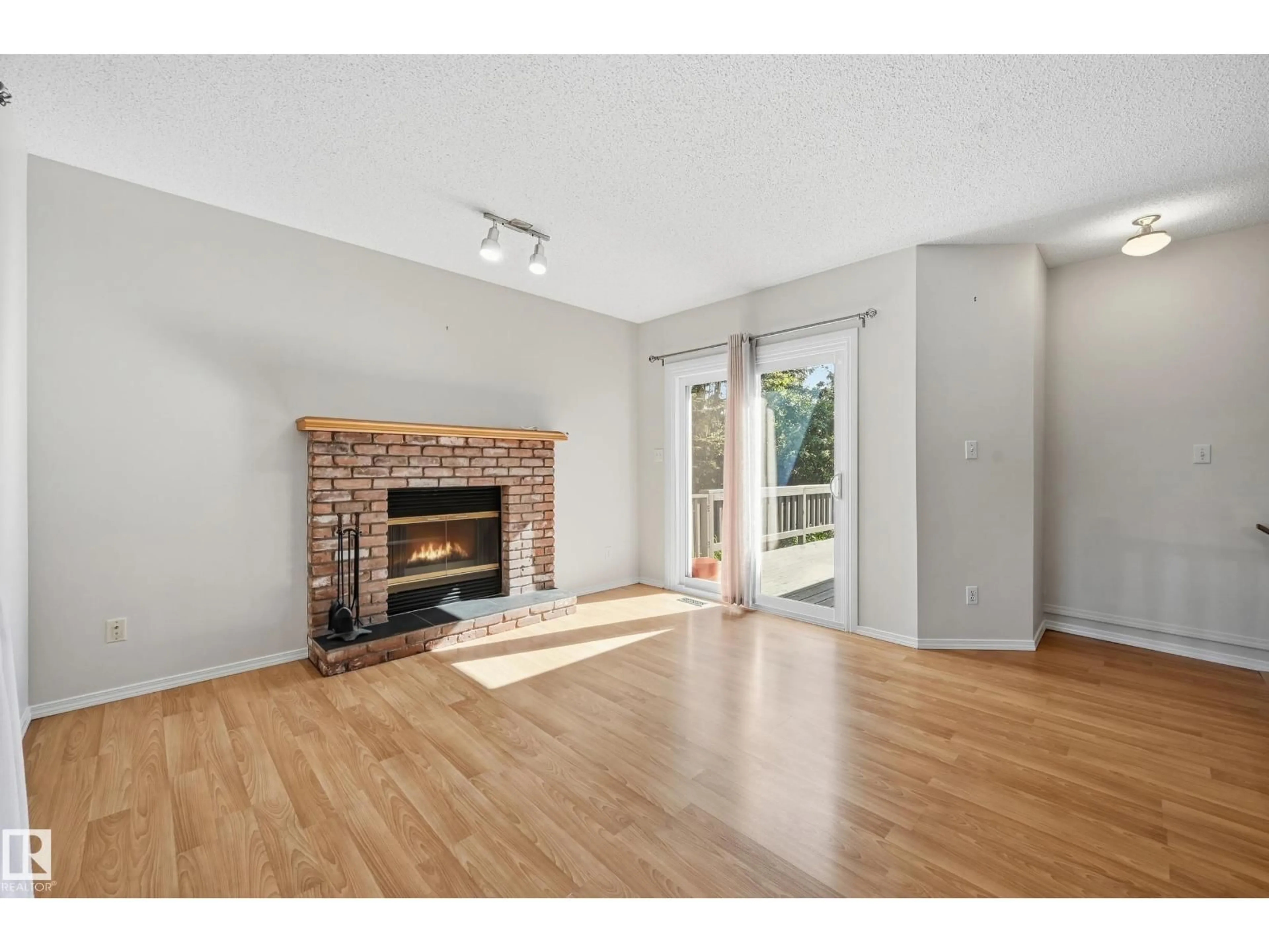 A pic of a room for 11102 11A AV, Edmonton Alberta T6J6R9