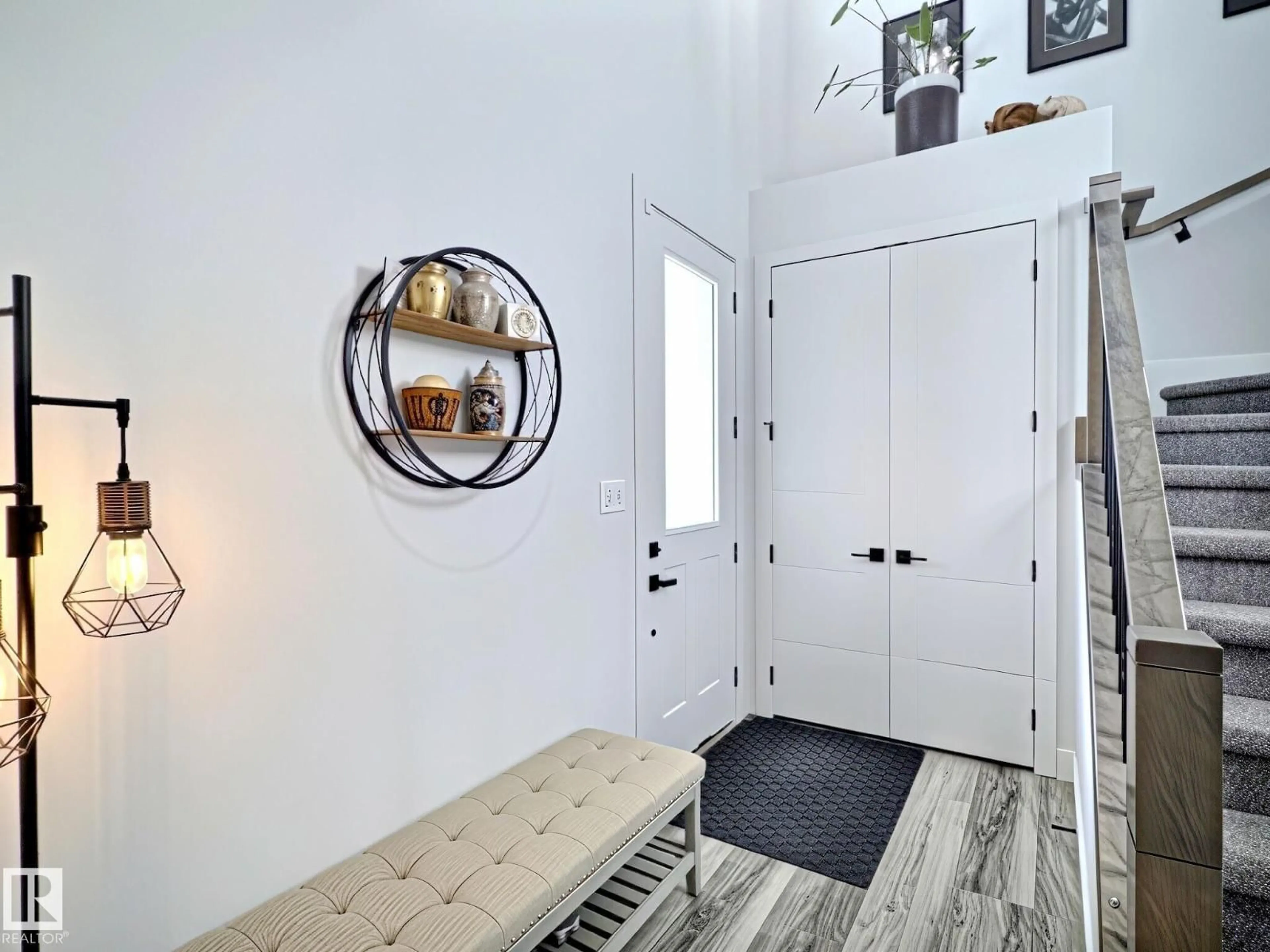 Indoor entryway for 20944 128 AV, Edmonton Alberta T5S0R6