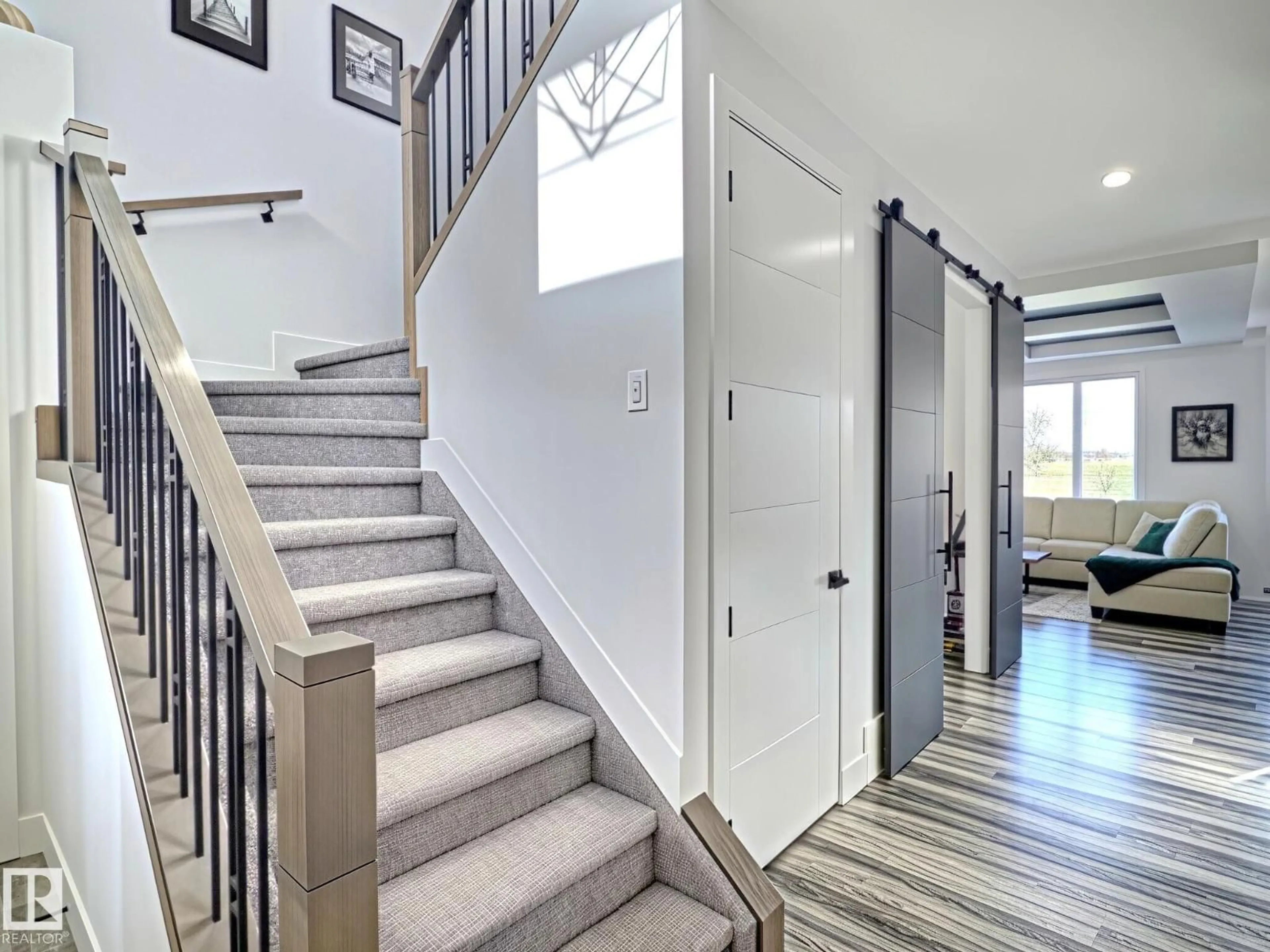 Indoor entryway for 20944 128 AV, Edmonton Alberta T5S0R6