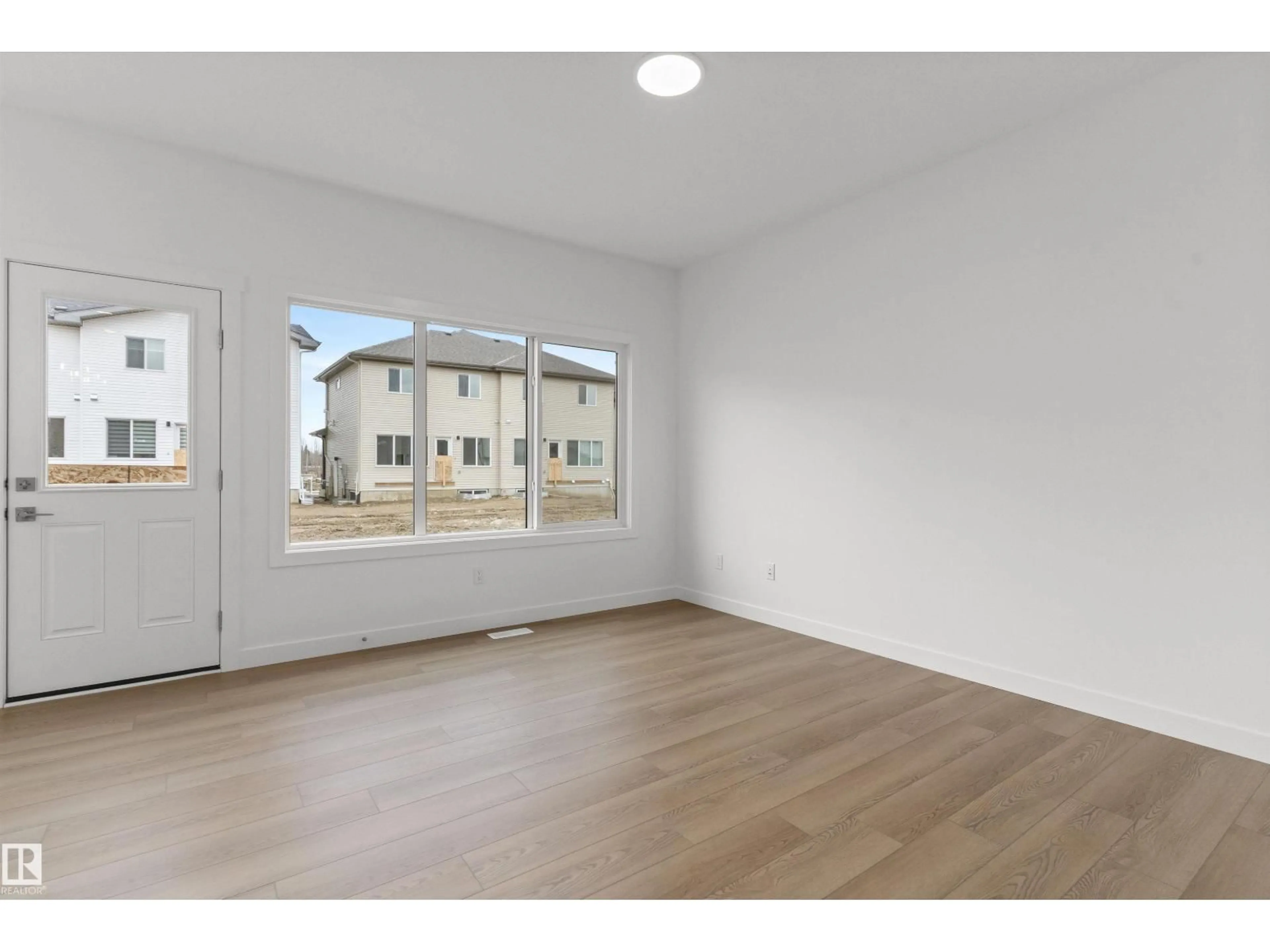 A pic of a room for 924 18 AV, Edmonton Alberta T6T2X4