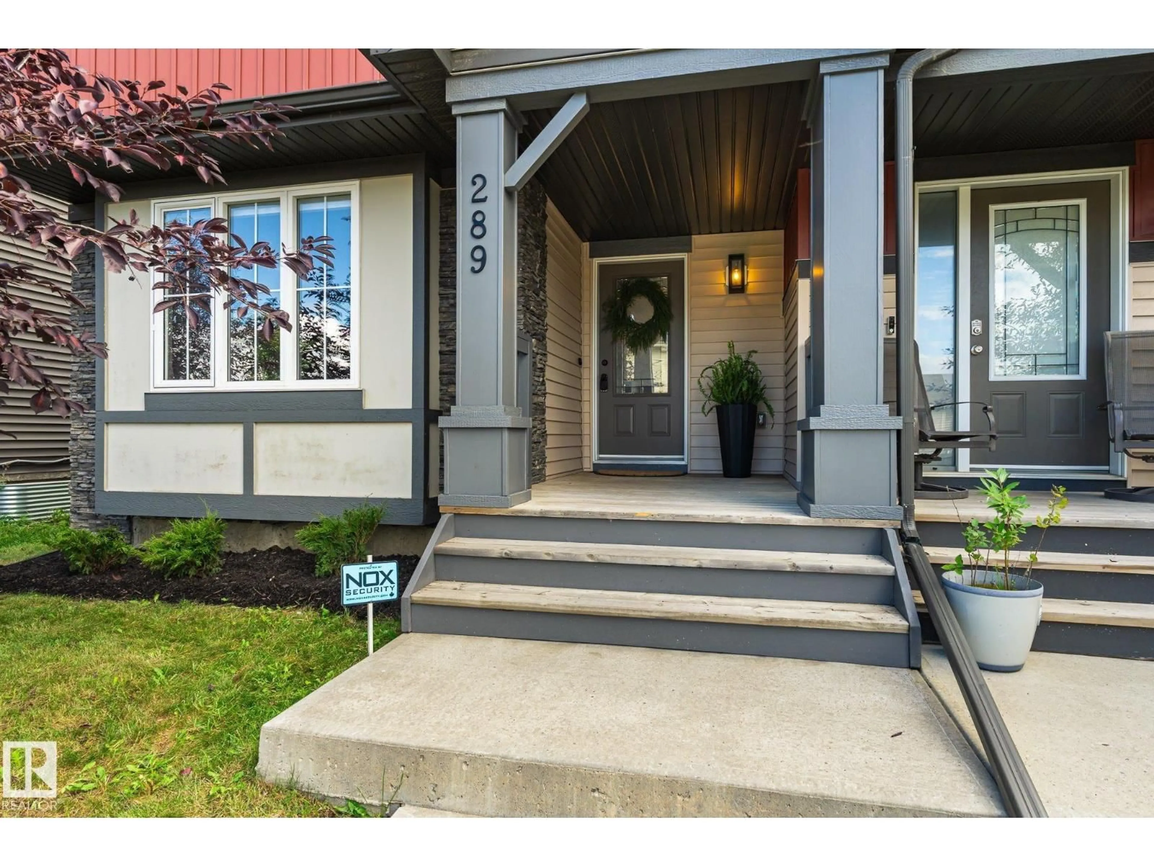 Indoor entryway for 289 DESROCHERS BV, Edmonton Alberta T6W3H9