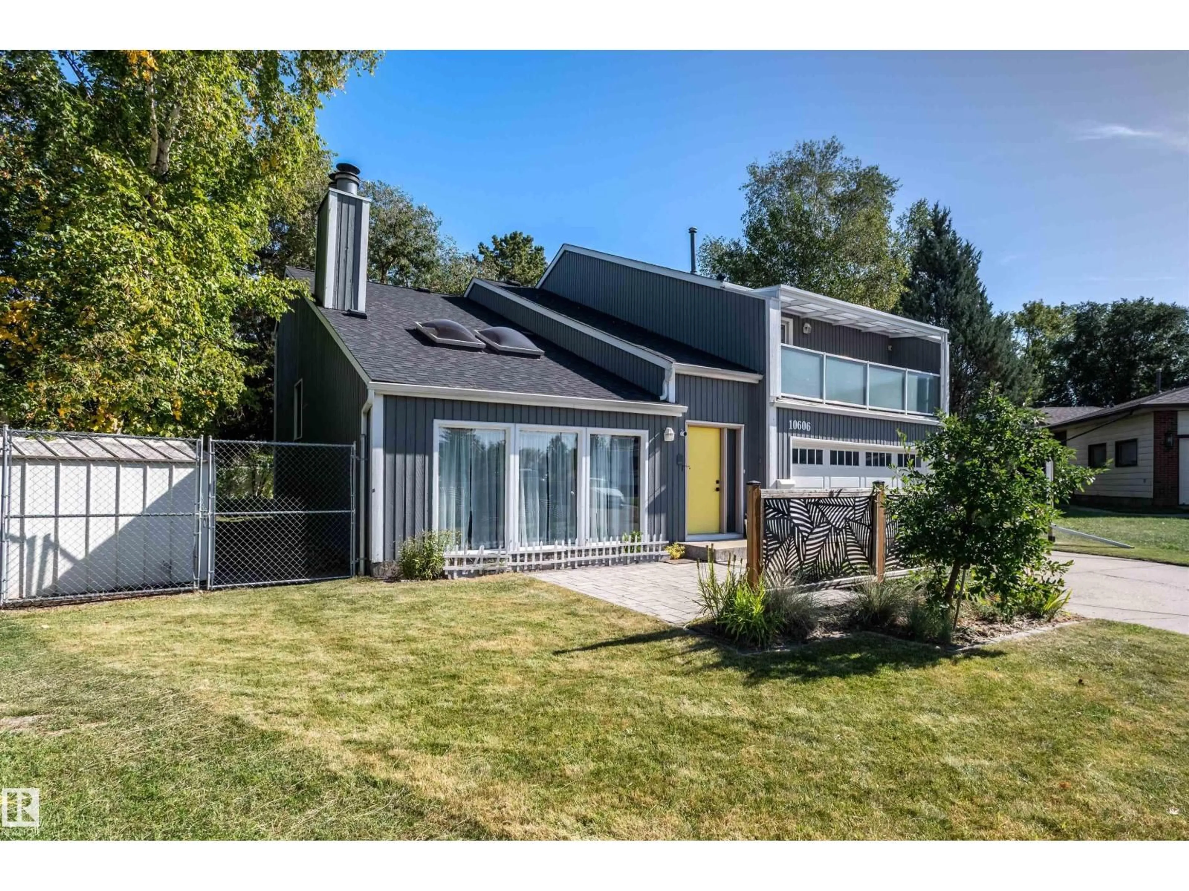 Unknown for 10606 25A AV, Edmonton Alberta T6J4K3