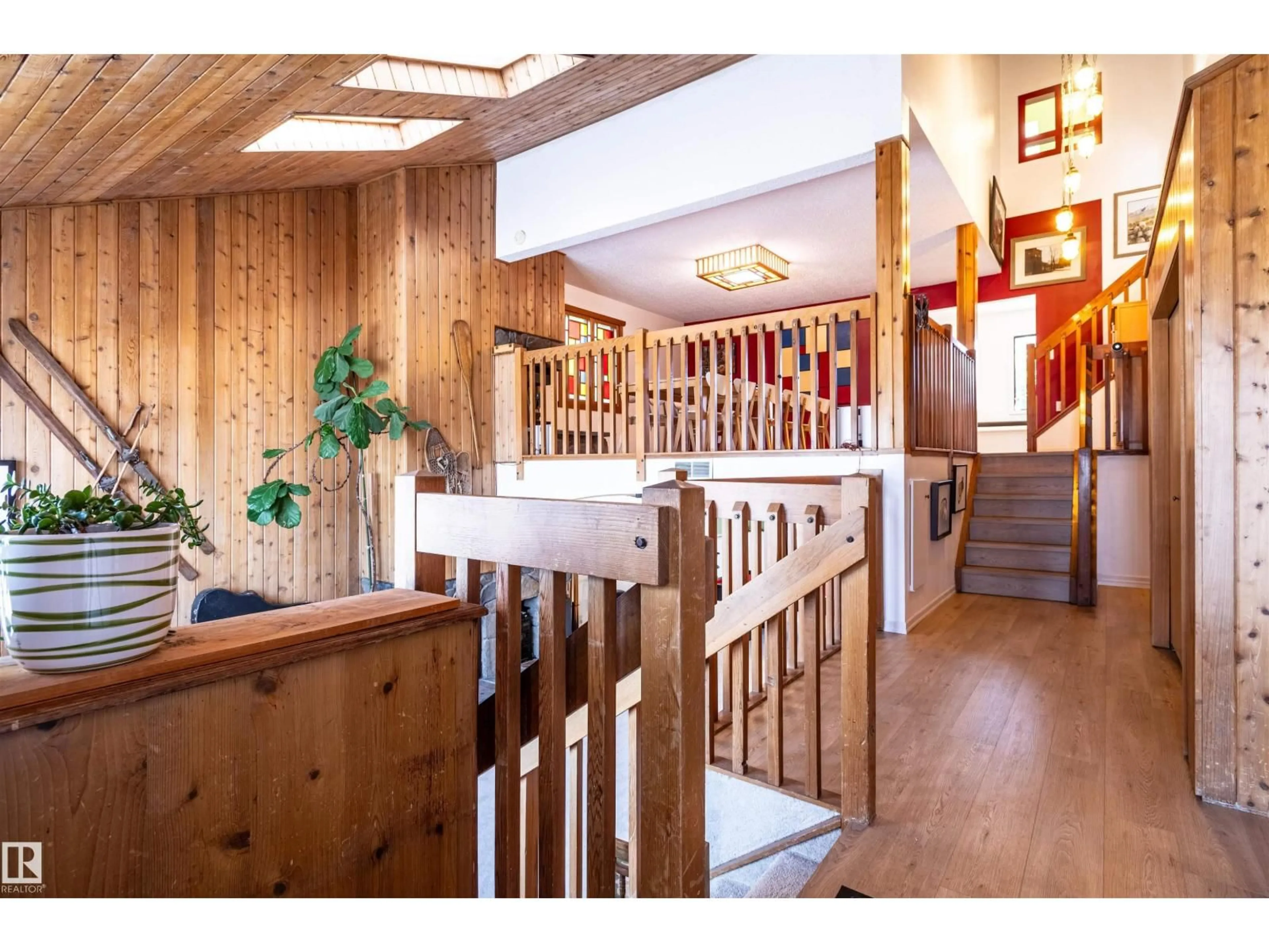 Indoor foyer for 10606 25A AV, Edmonton Alberta T6J4K3