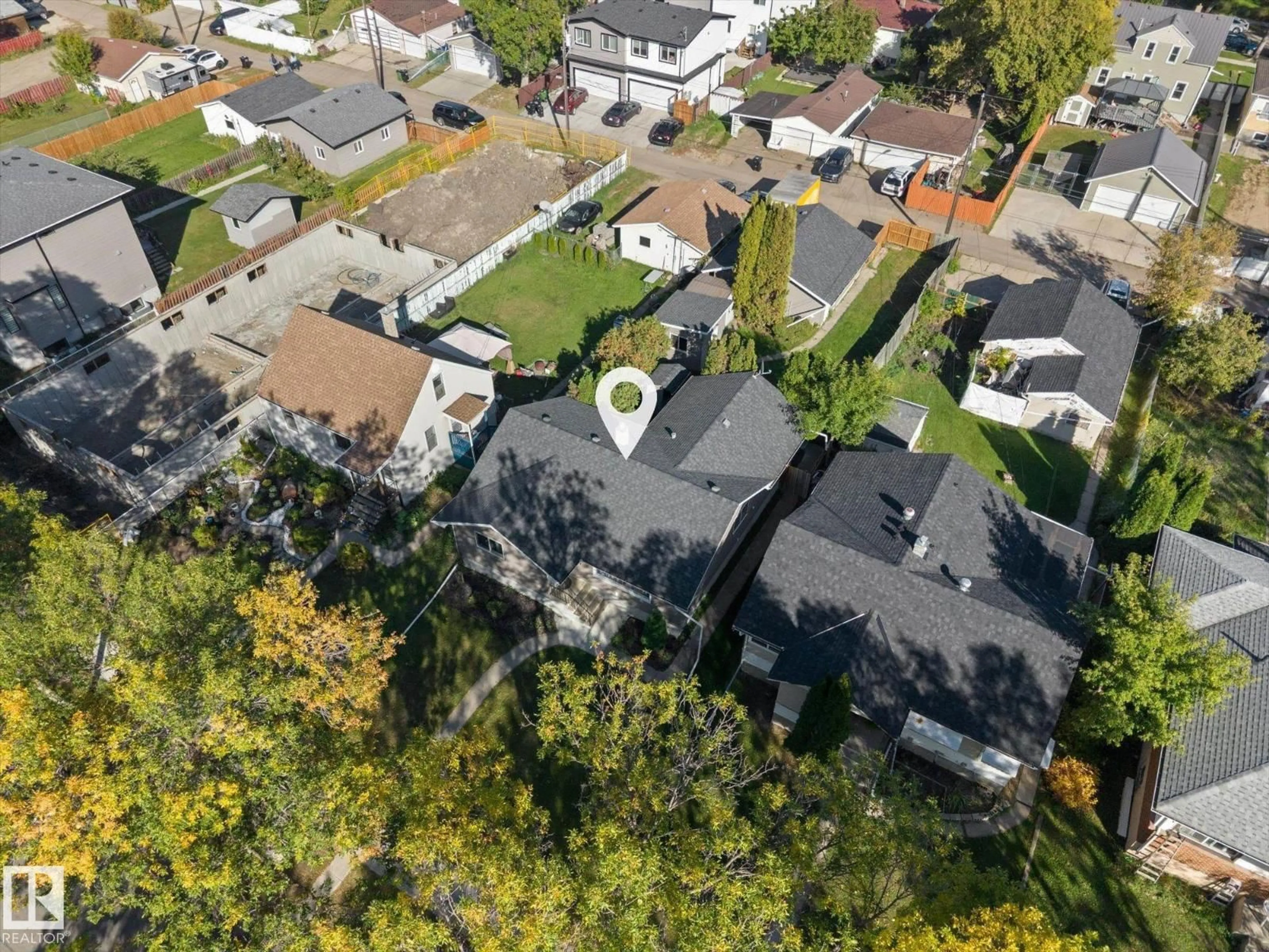 A pic from outside/outdoor area/front of a property/back of a property/a pic from drone, street for NW - 11211 104 ST, Edmonton Alberta T5G2K6