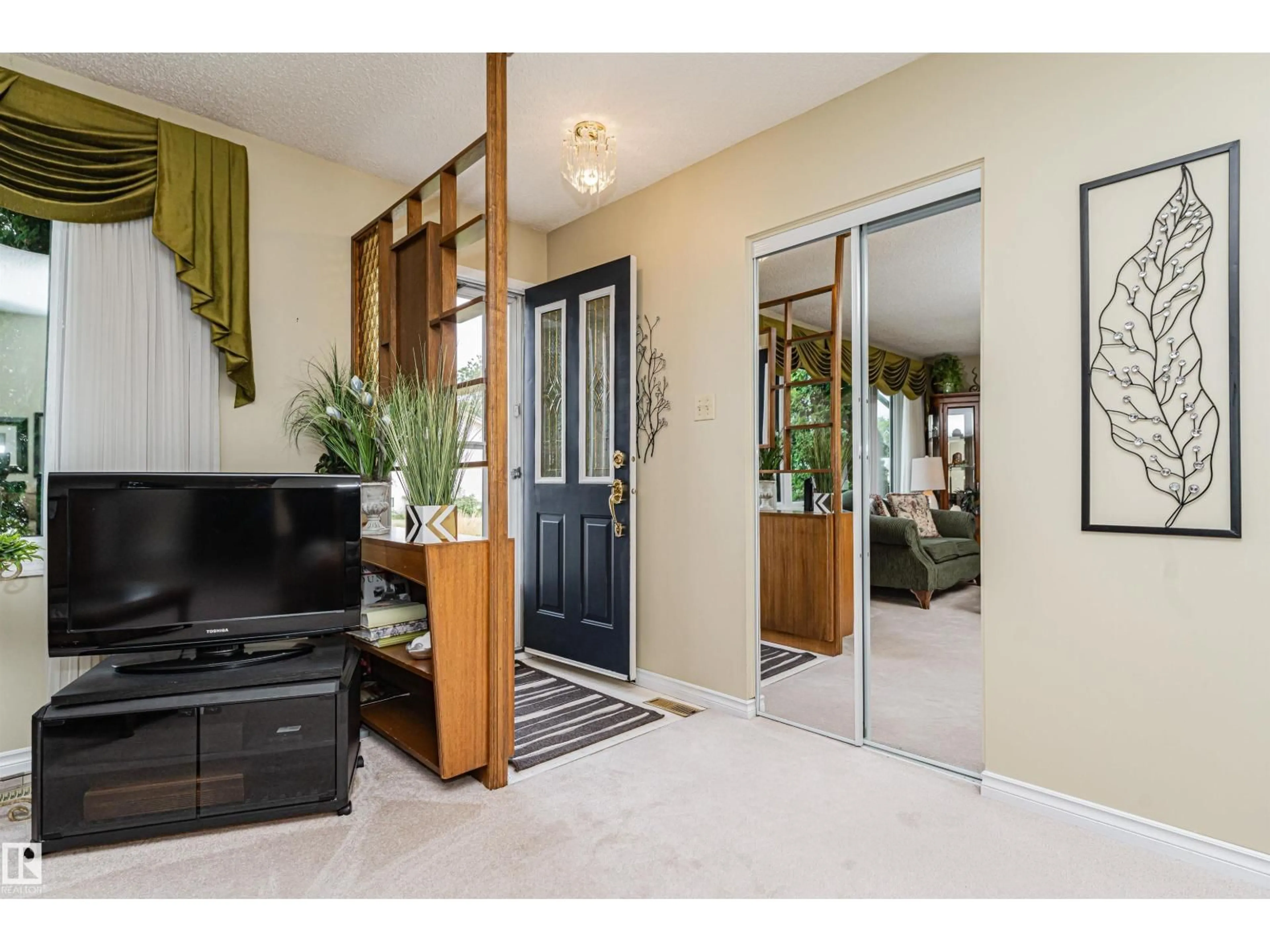 Indoor entryway for 11419 149 AV, Edmonton Alberta T5X1B9