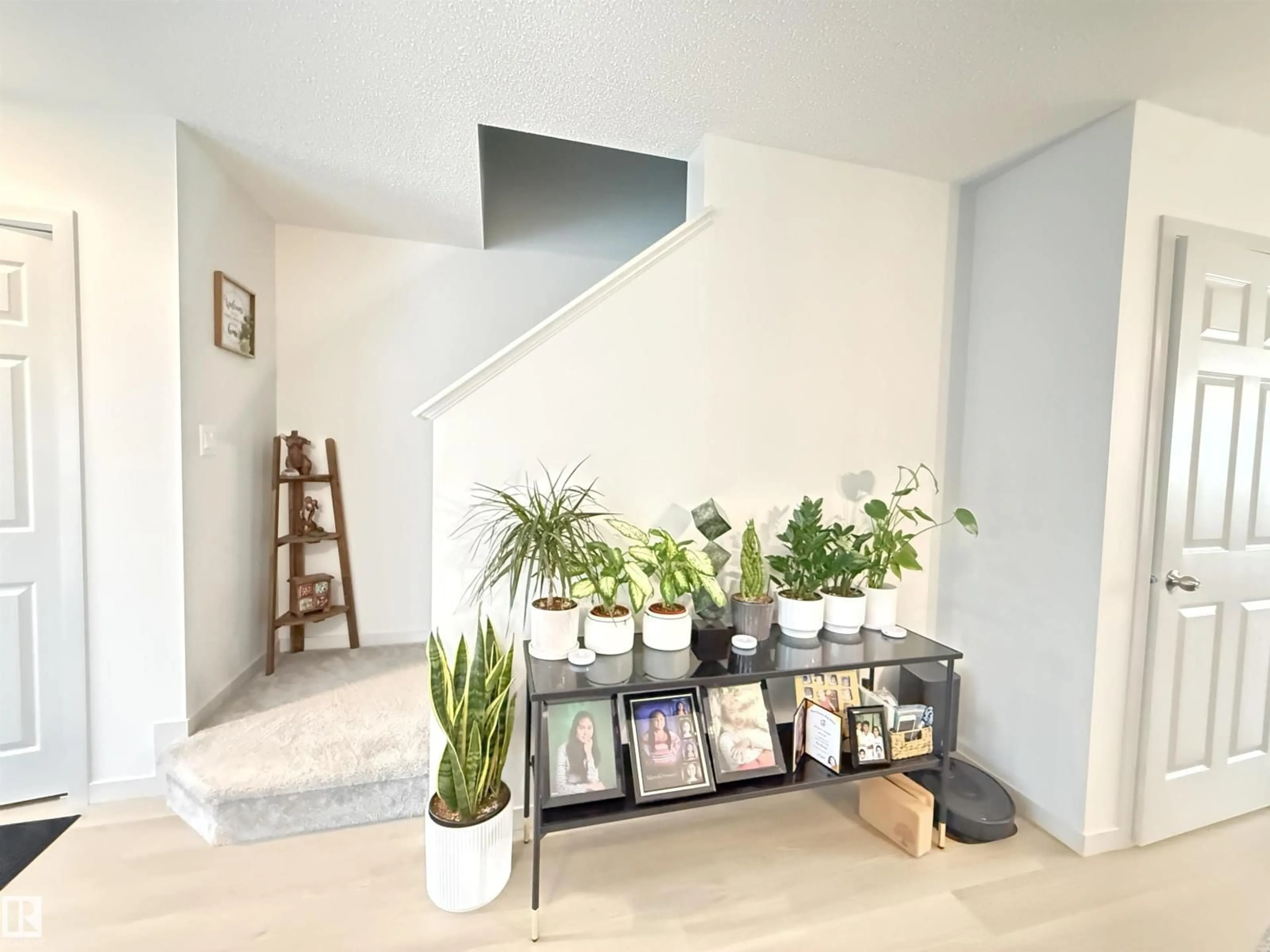 Indoor entryway for 6283 176 AV, Edmonton Alberta T5Y4E5