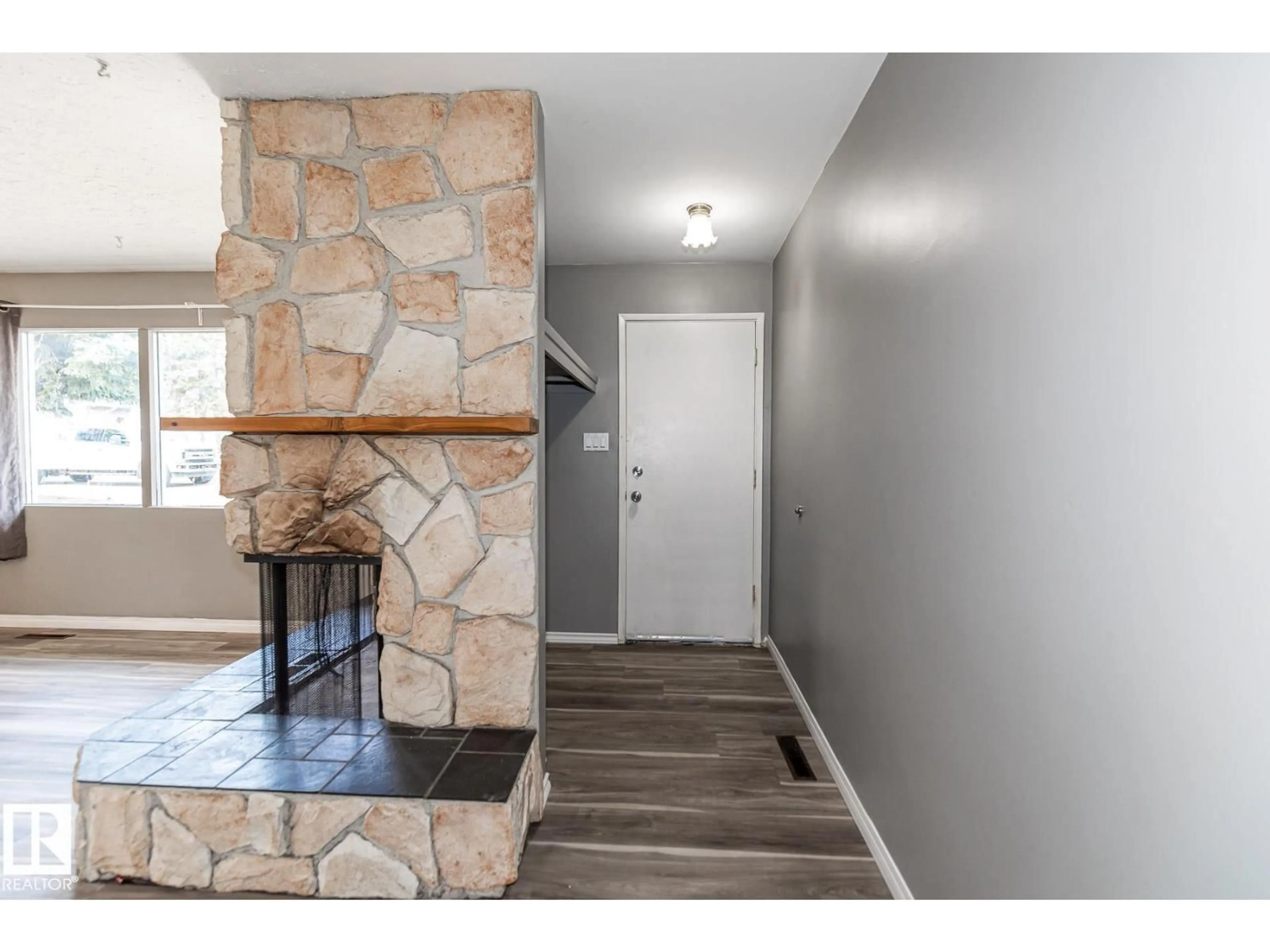 Indoor entryway for NW - 10551 53 AV, Edmonton Alberta T6H0R6