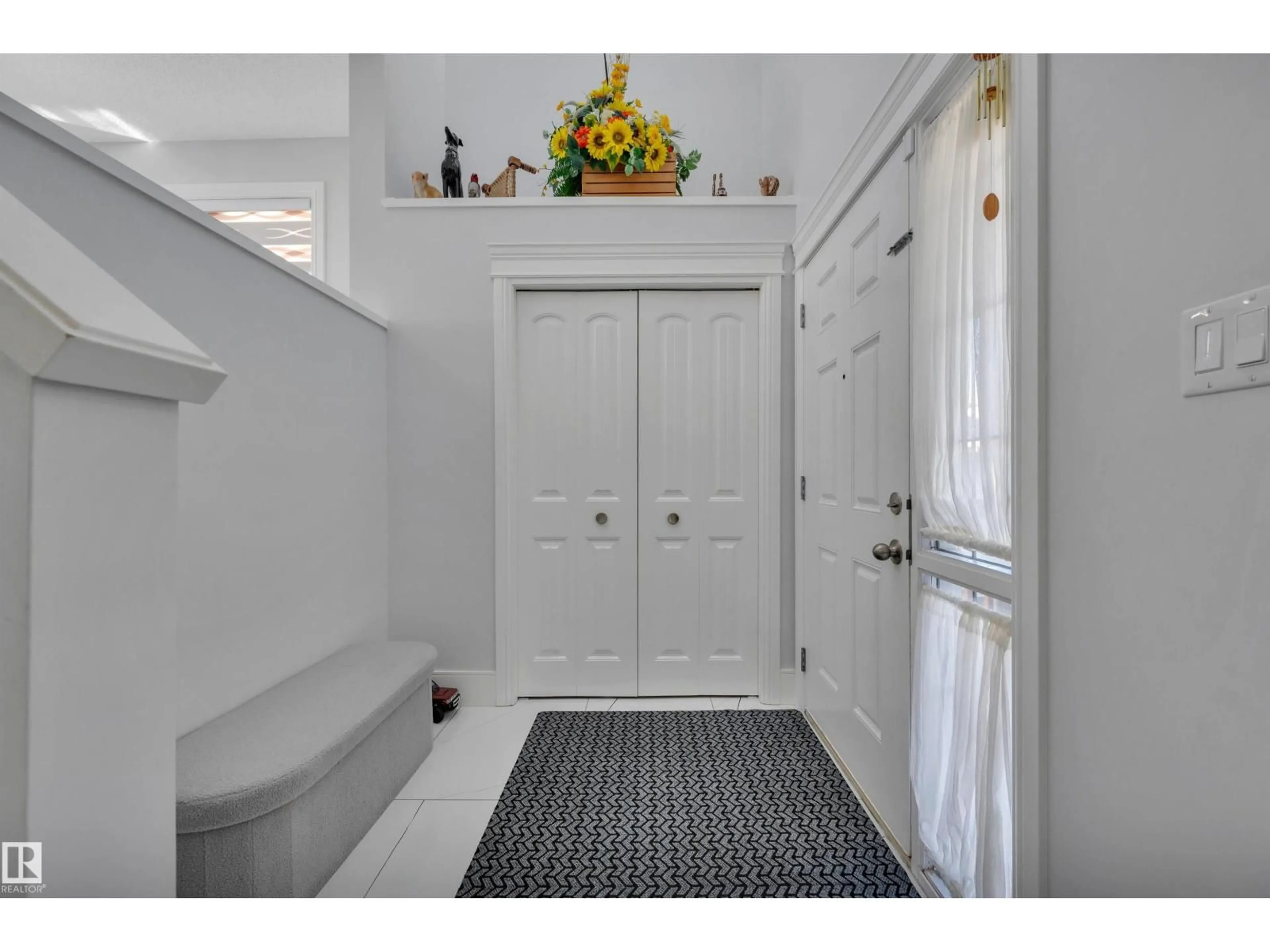 Indoor entryway for 2823 22 AV, Edmonton Alberta T6T0K1