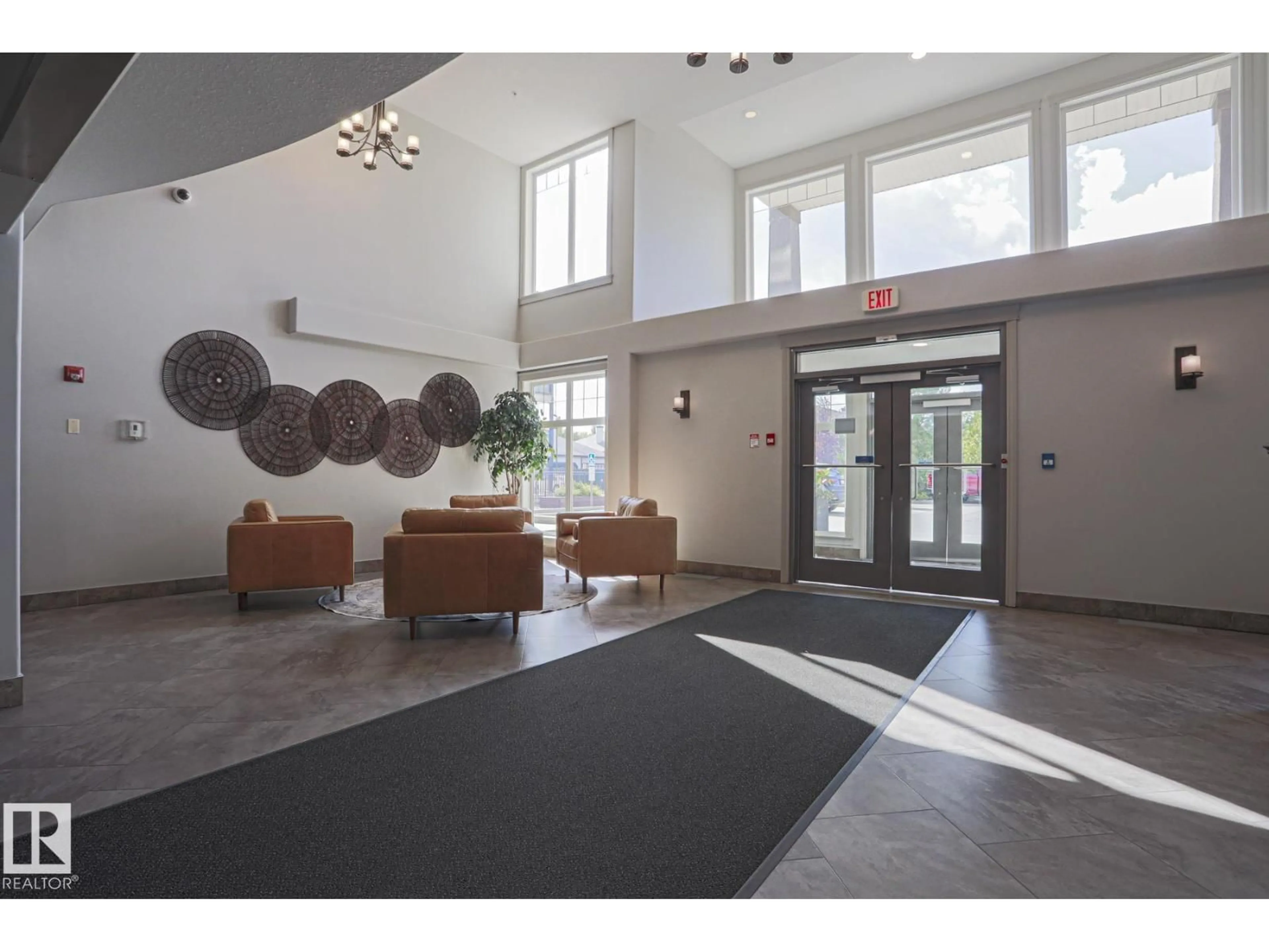 Indoor foyer for 319 - 12408 15 AV, Edmonton Alberta T6W1X2