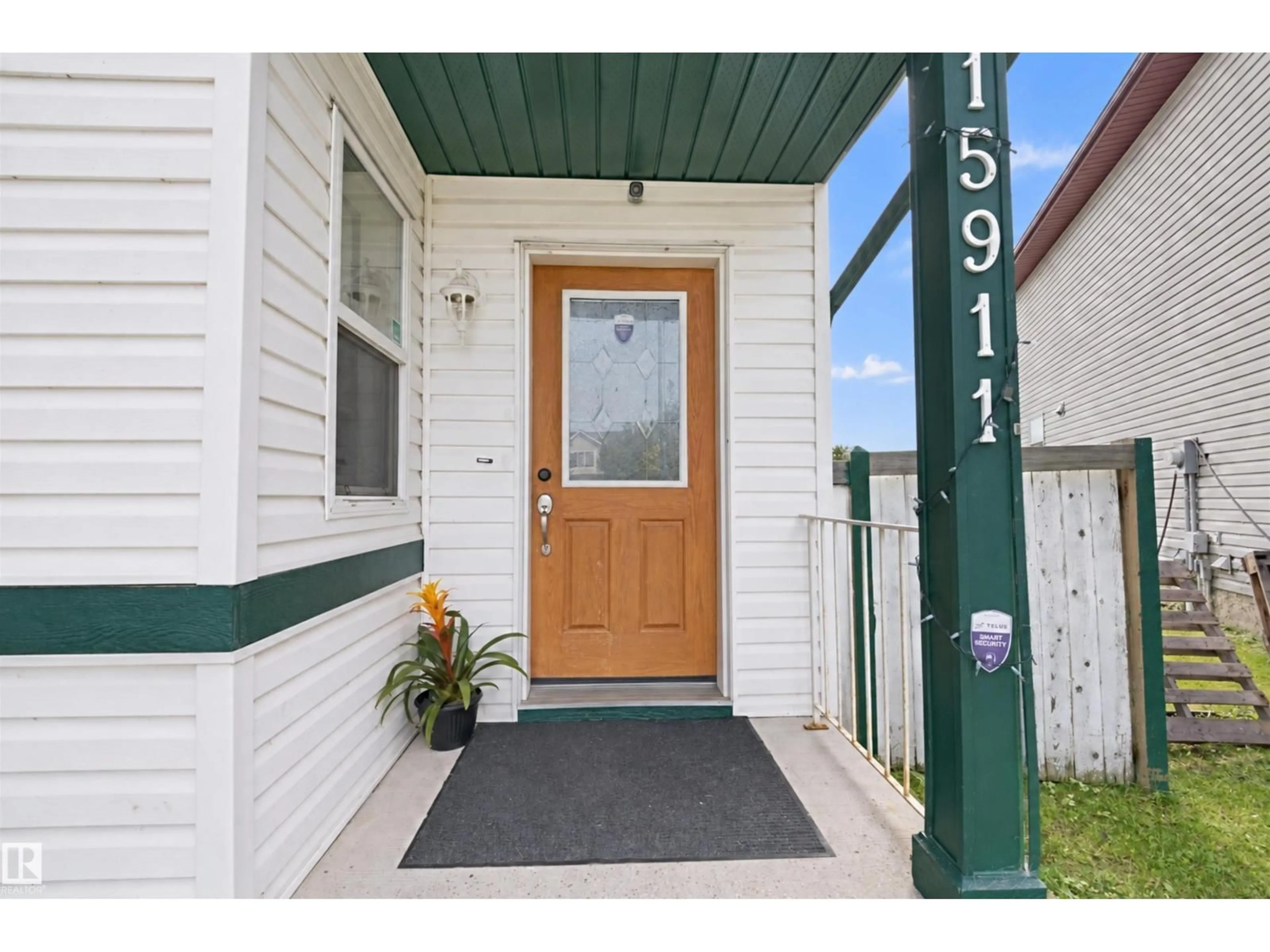 Indoor entryway for 15911 38 ST, Edmonton Alberta T5Y3E9