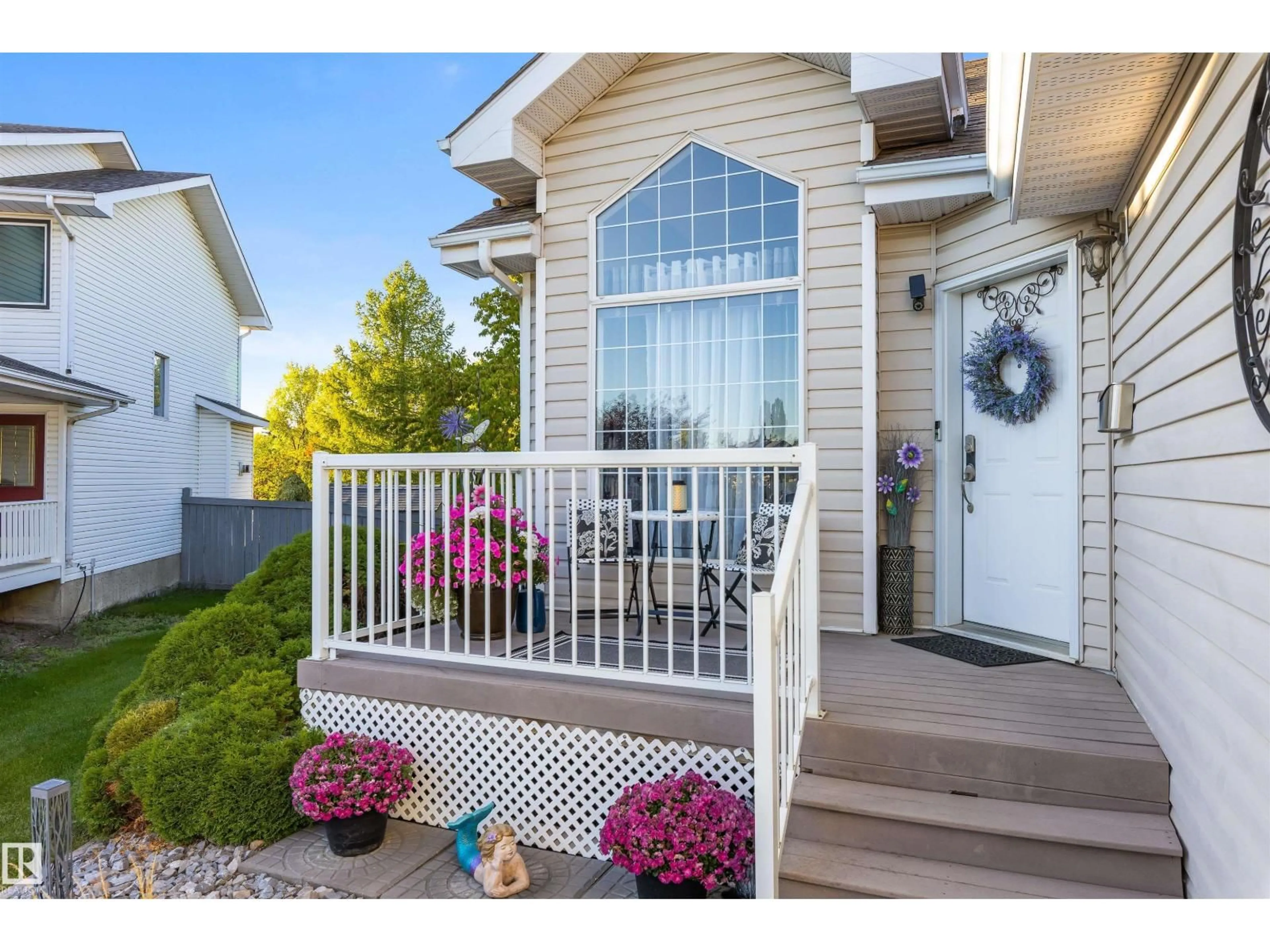 Home with vinyl exterior material, water/lake/river/ocean view for 58 HARCOURT CR, St. Albert Alberta T8N6K7