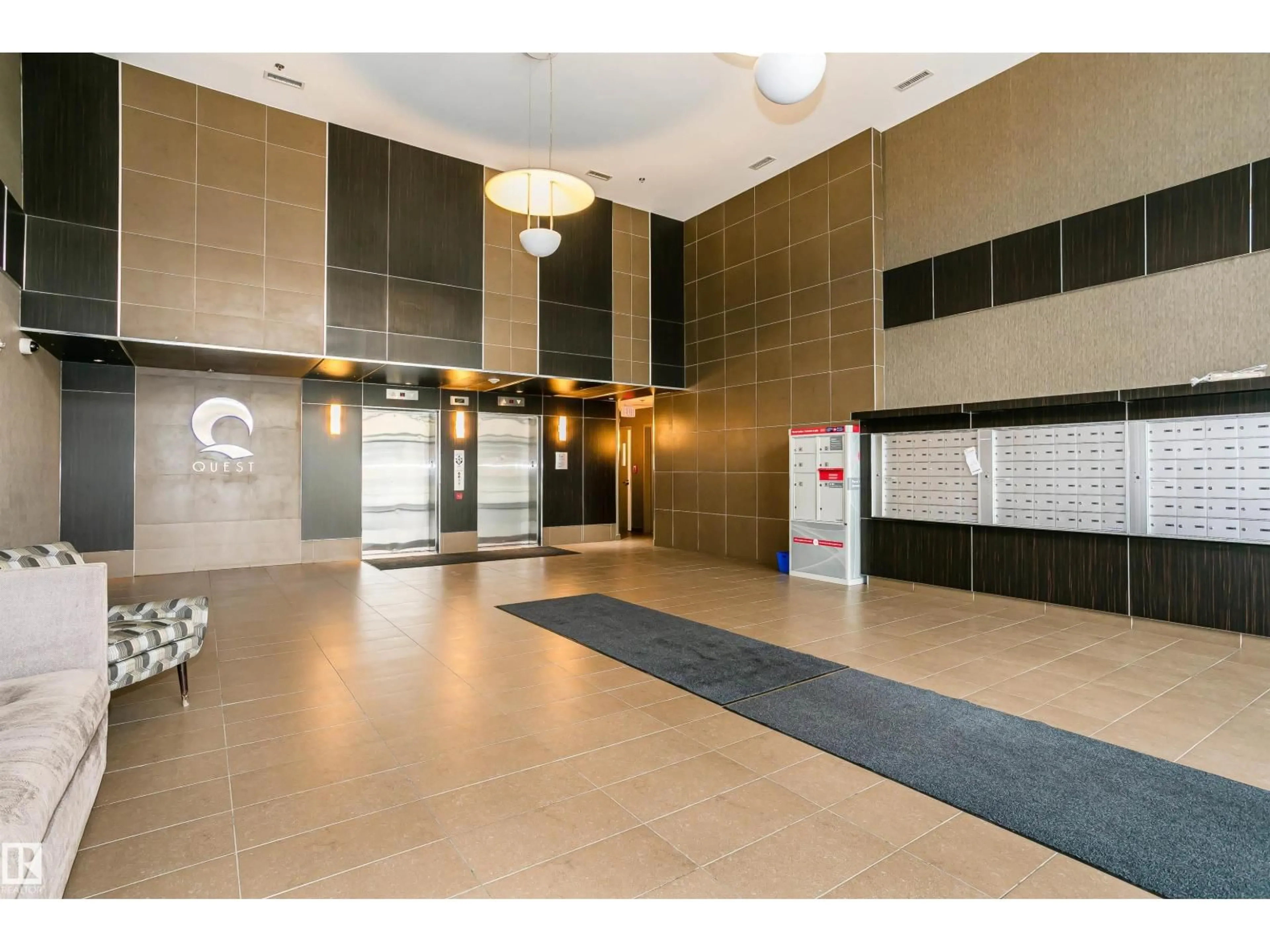 Indoor foyer for 10388 - 1902 105 ST NW, Edmonton Alberta T5J0C2