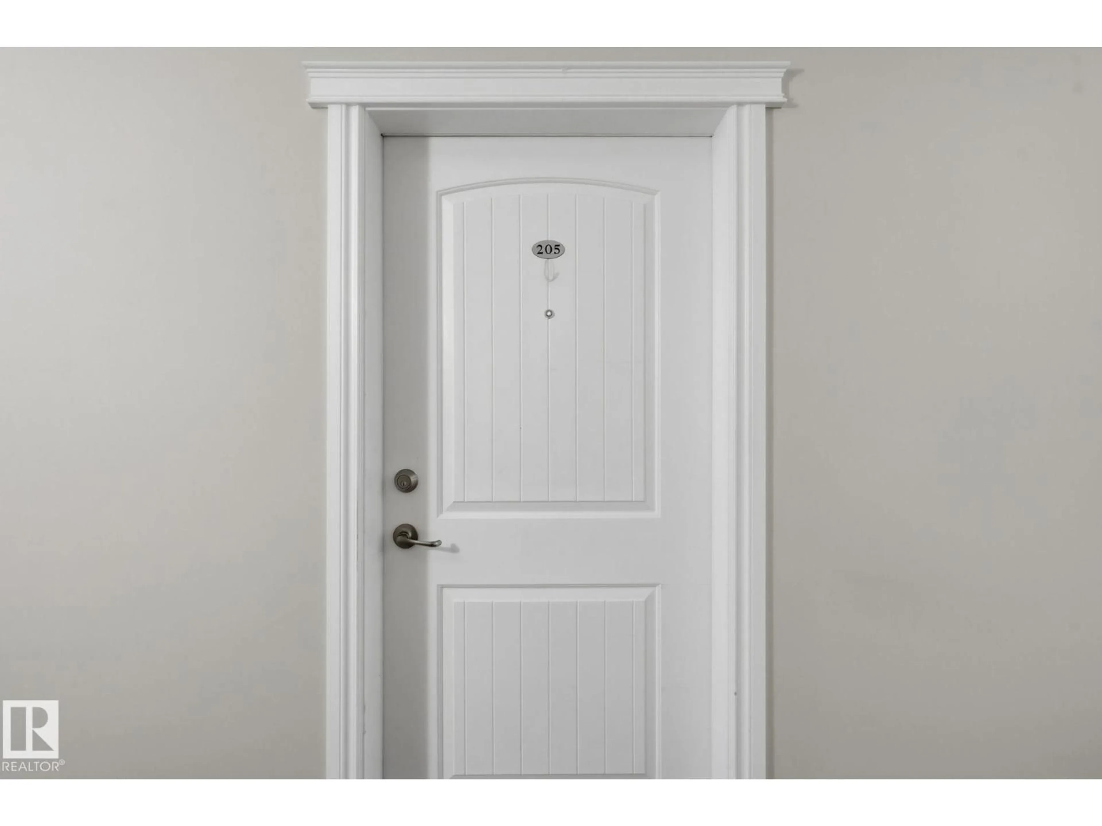 Indoor entryway for 205 8528 82 AV NW, Edmonton Alberta T6C0Y8