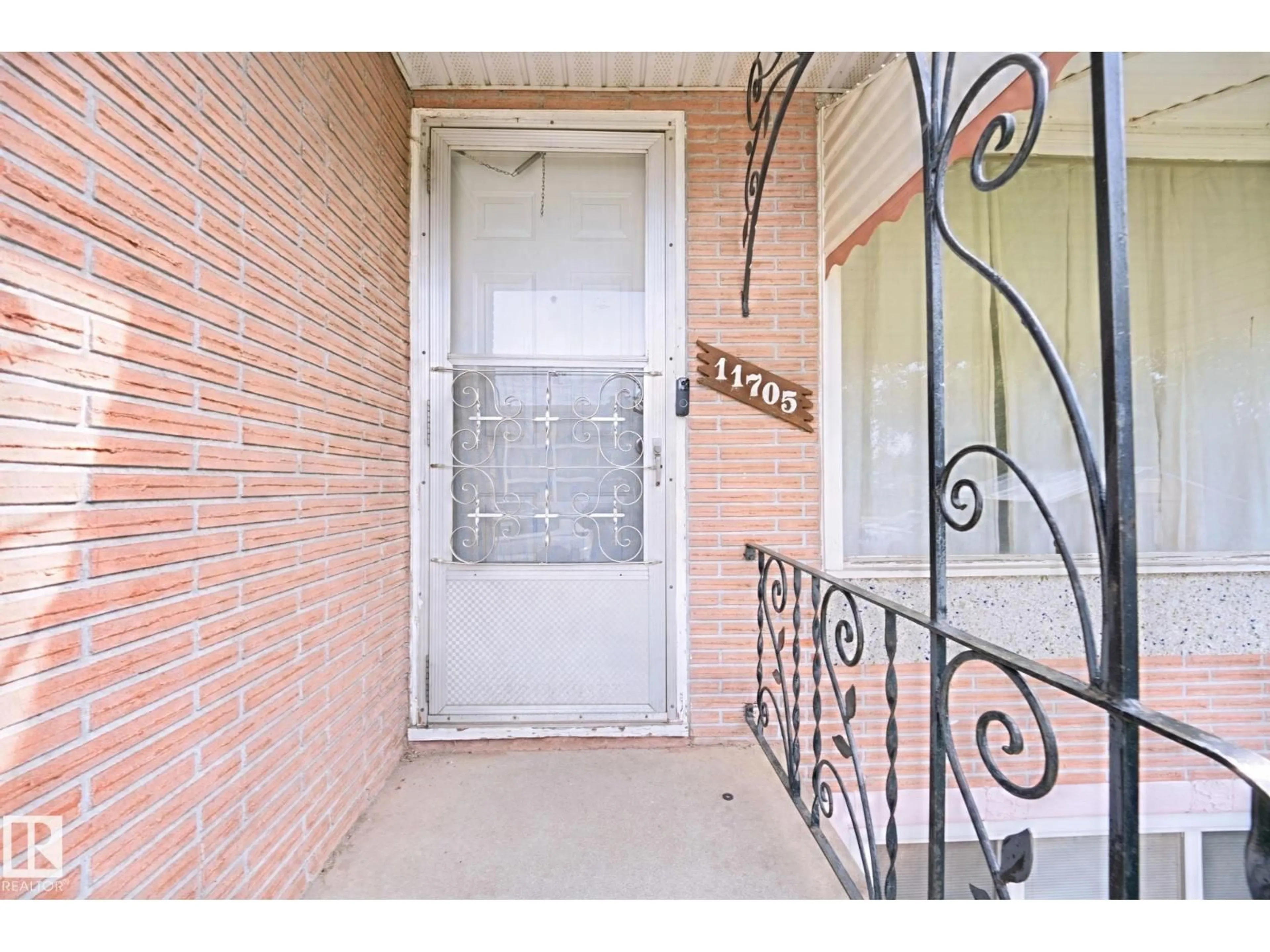 Indoor entryway for NW - 11705 81 ST, Edmonton Alberta T5B2S3