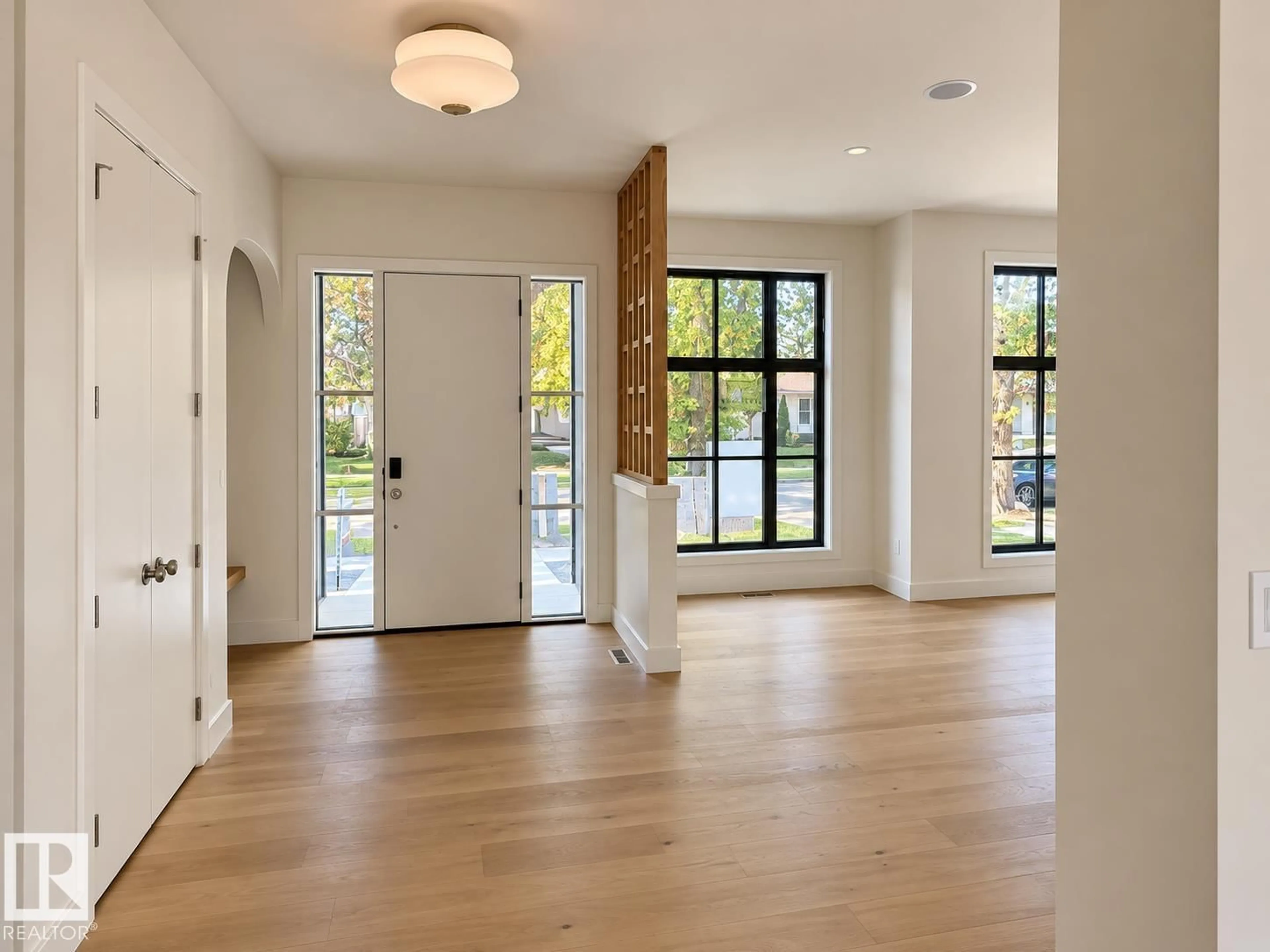 Indoor entryway for NW - 9243 148 ST, Edmonton Alberta T5R1A4