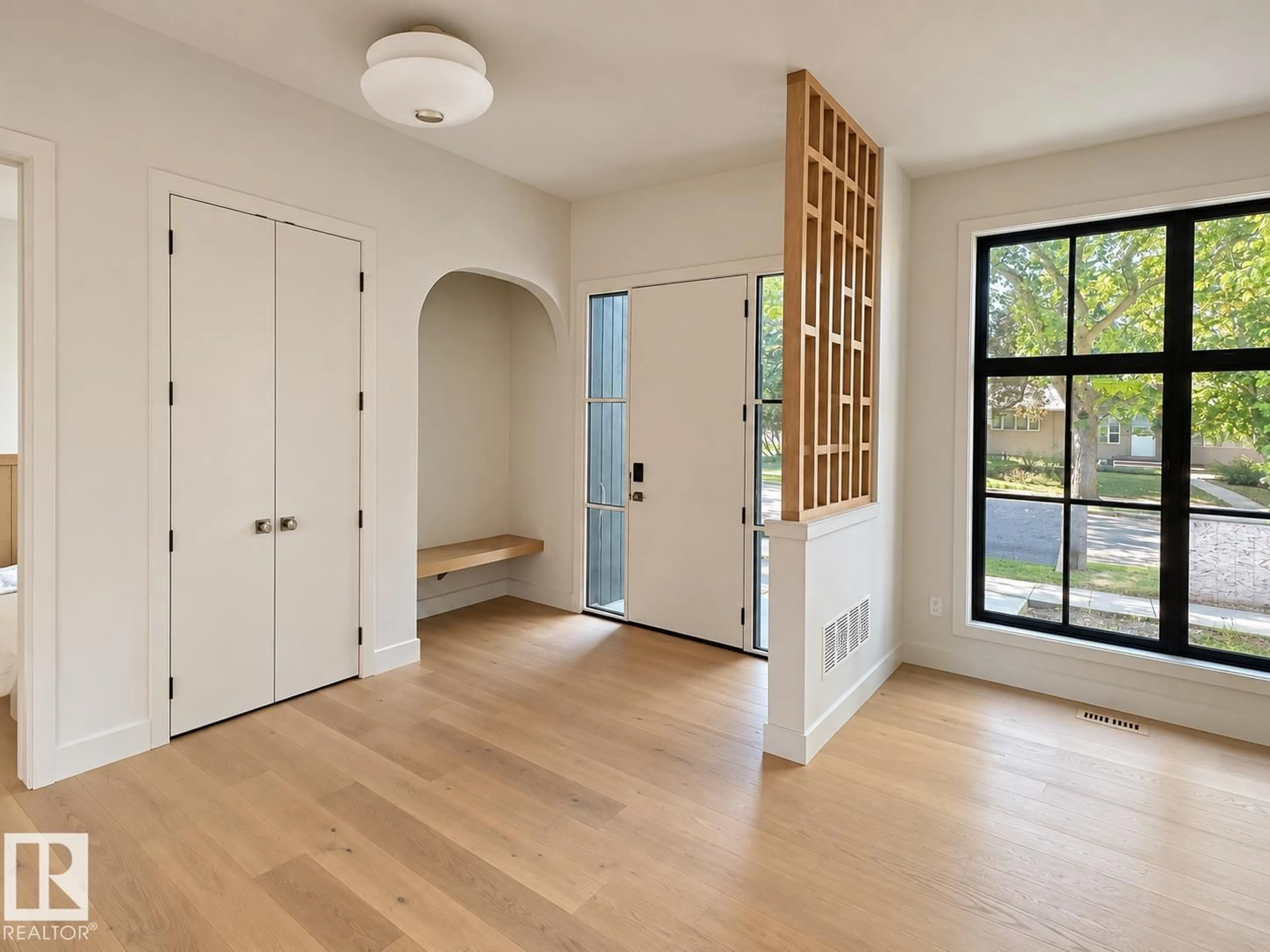 Indoor entryway for NW - 9243 148 ST, Edmonton Alberta T5R1A4