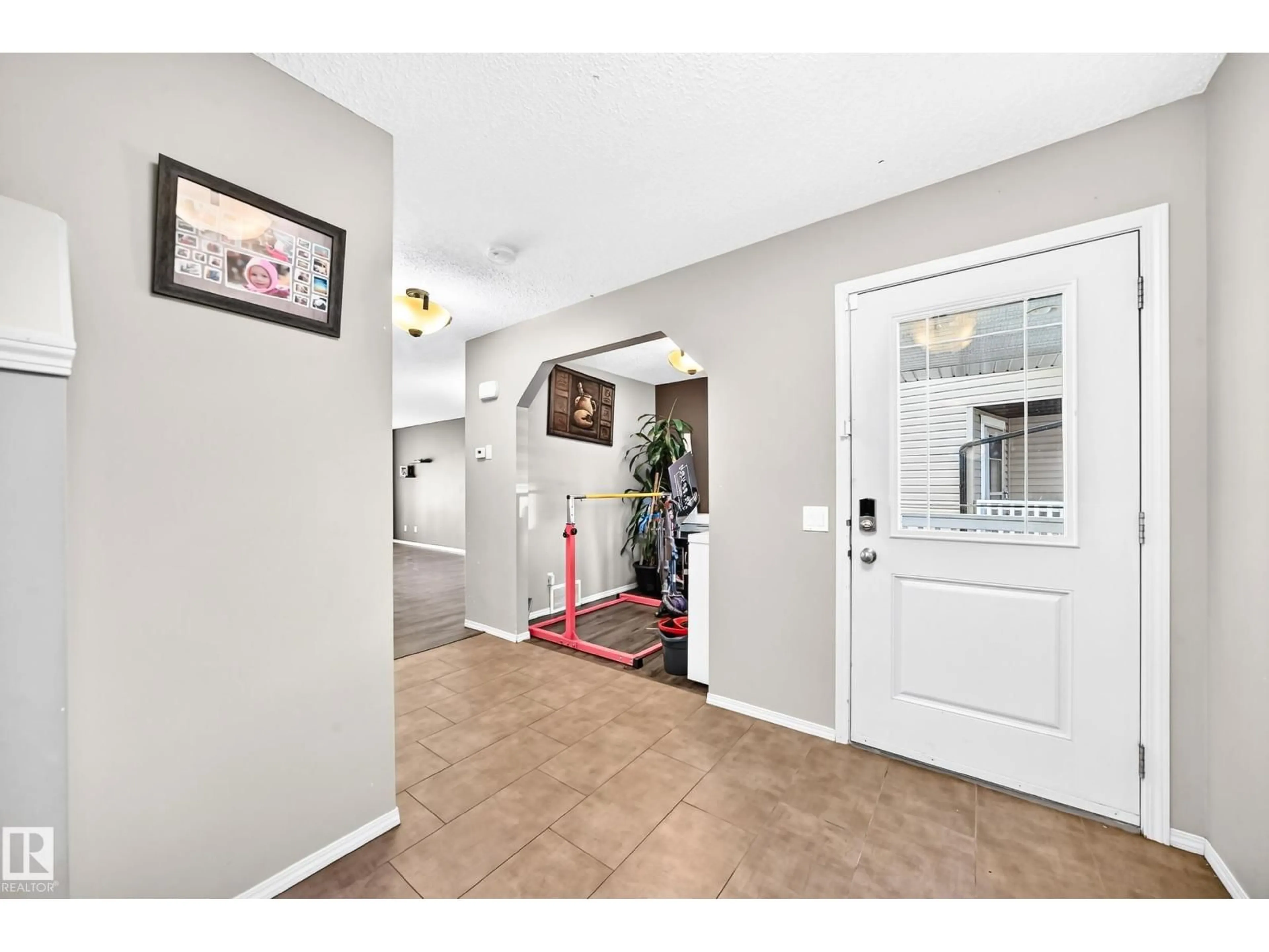 Indoor entryway for 17311 120 ST NW, Edmonton Alberta T5X0J6