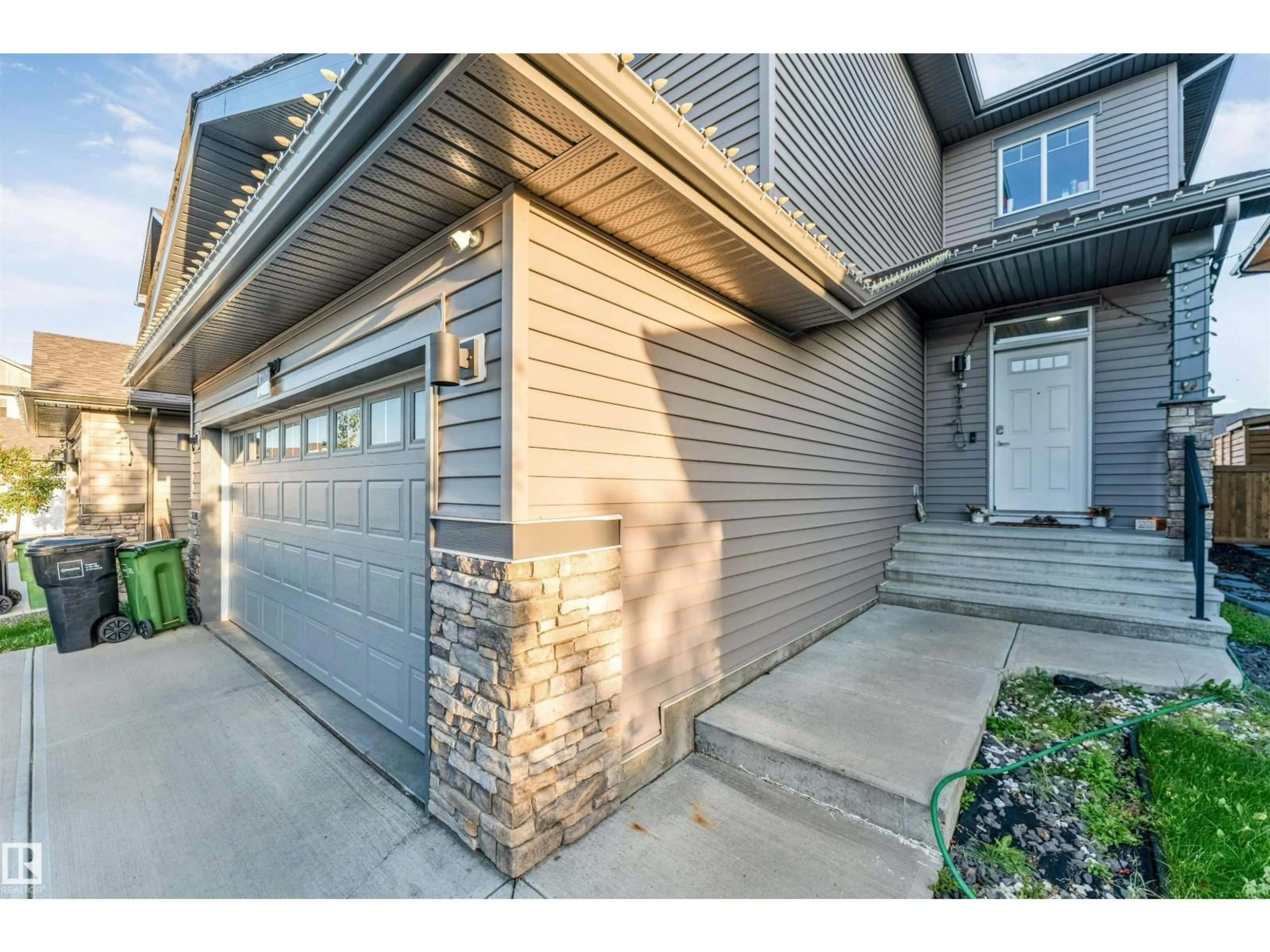 Unknown for 519 37 AV, Edmonton Alberta T6T2L4