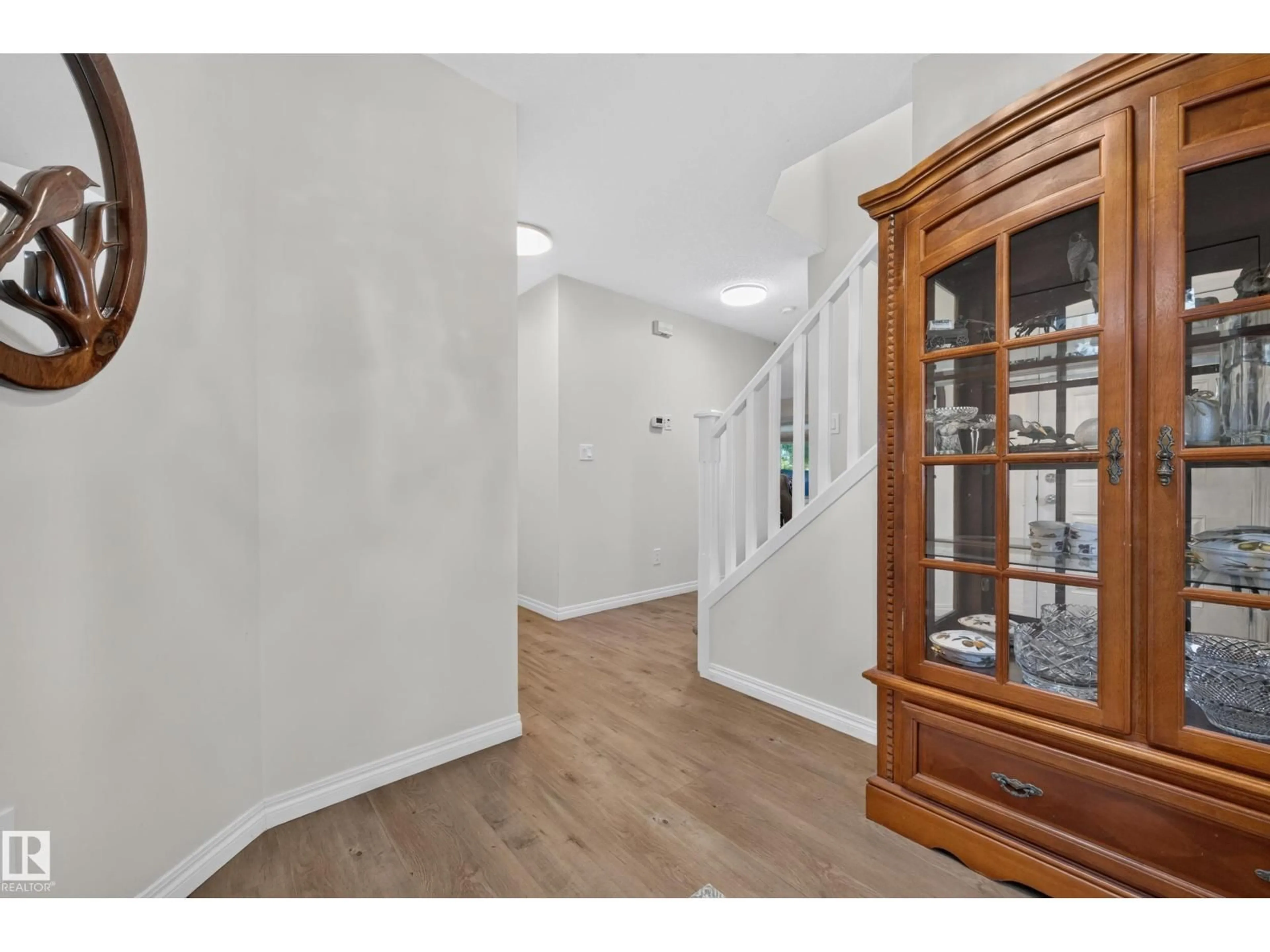 Indoor entryway for #106 - 106 SUMMERWOOD DR, Sherwood Park Alberta T8H0C5