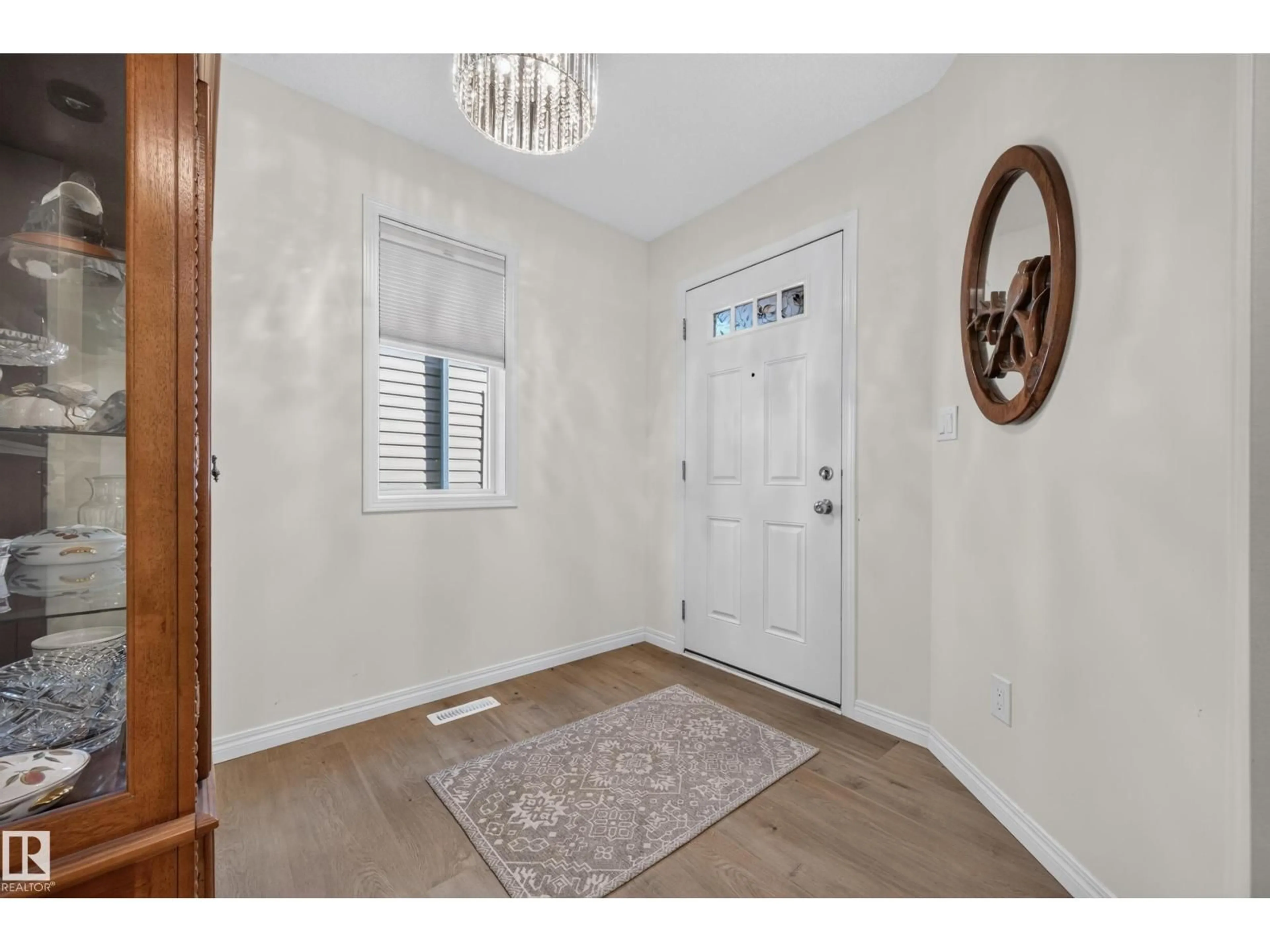 Indoor entryway for #106 - 106 SUMMERWOOD DR, Sherwood Park Alberta T8H0C5