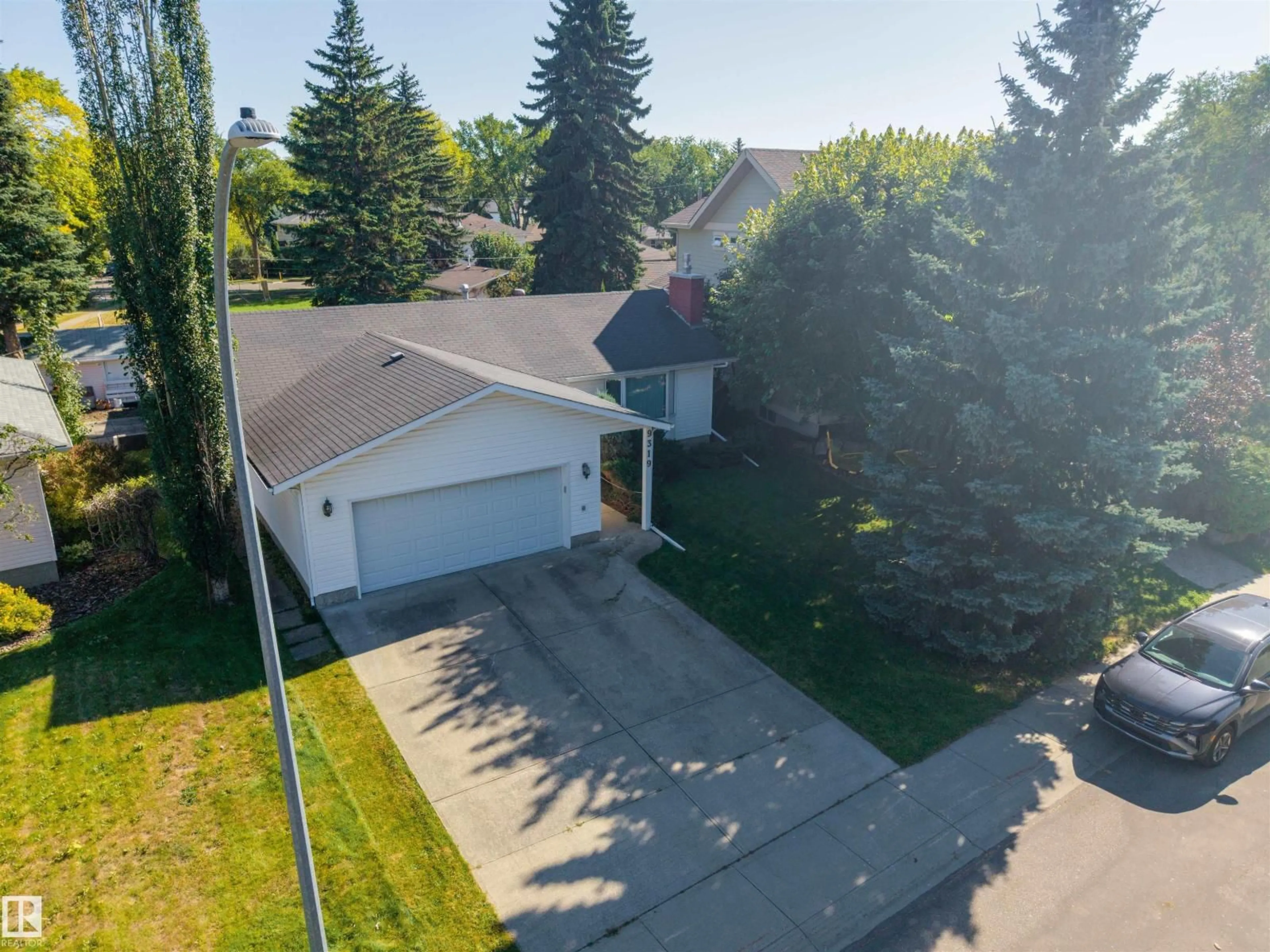 A pic from outside/outdoor area/front of a property/back of a property/a pic from drone, street for NW - 9319 147 ST, Edmonton Alberta T5R0Y8