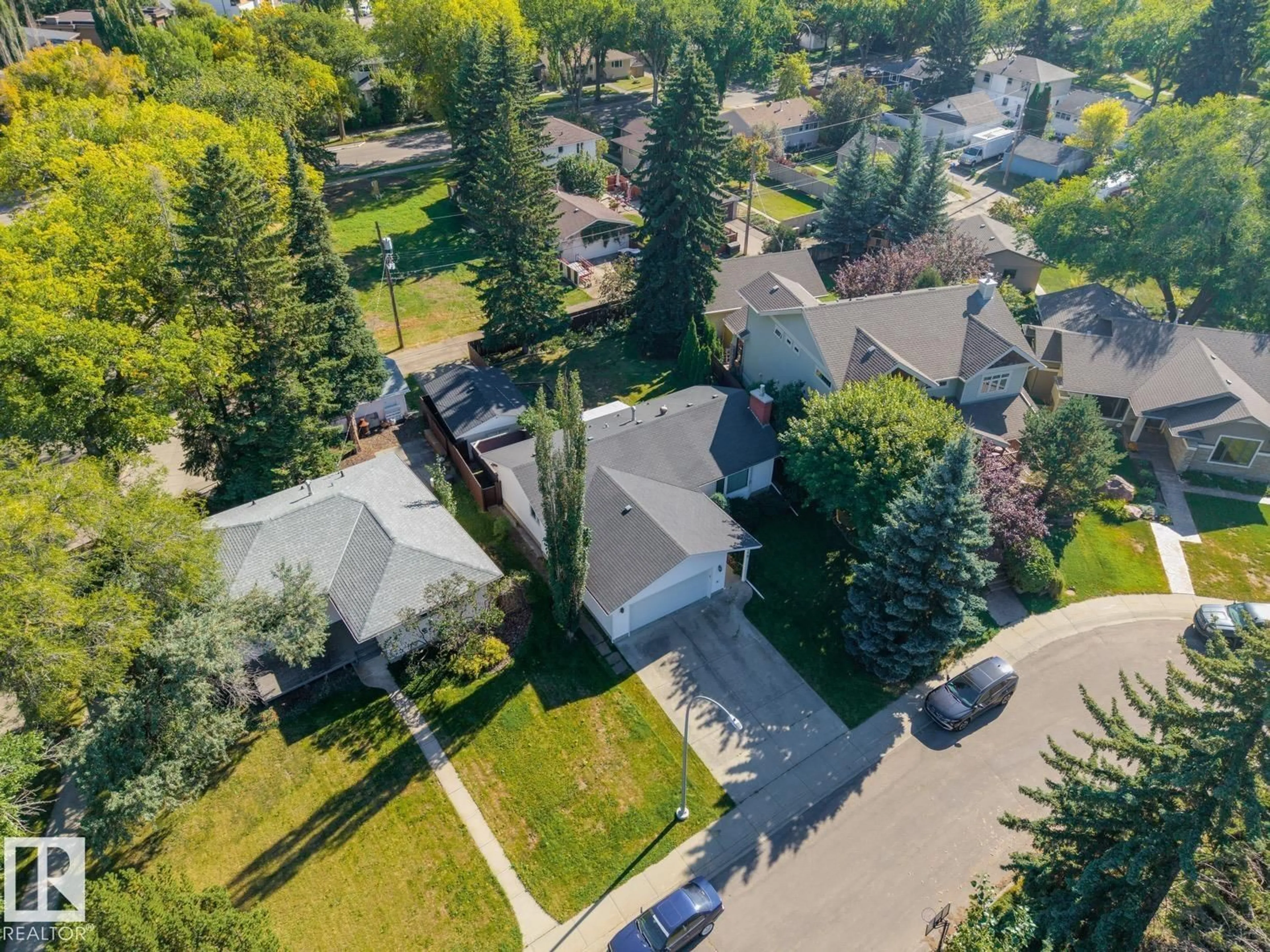 A pic from outside/outdoor area/front of a property/back of a property/a pic from drone, street for NW - 9319 147 ST, Edmonton Alberta T5R0Y8