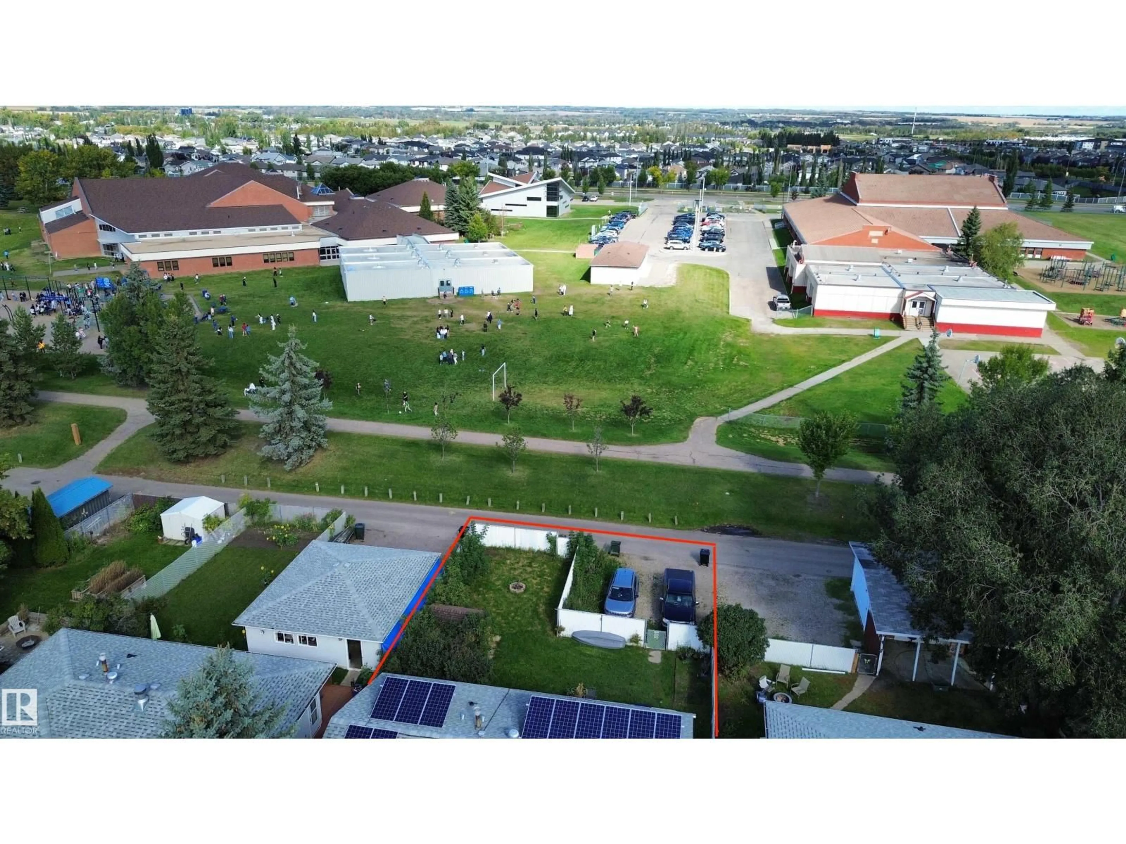 A pic from outside/outdoor area/front of a property/back of a property/a pic from drone, city buildings view from balcony for 21 BURLINGTON AV, Spruce Grove Alberta T7X1E5
