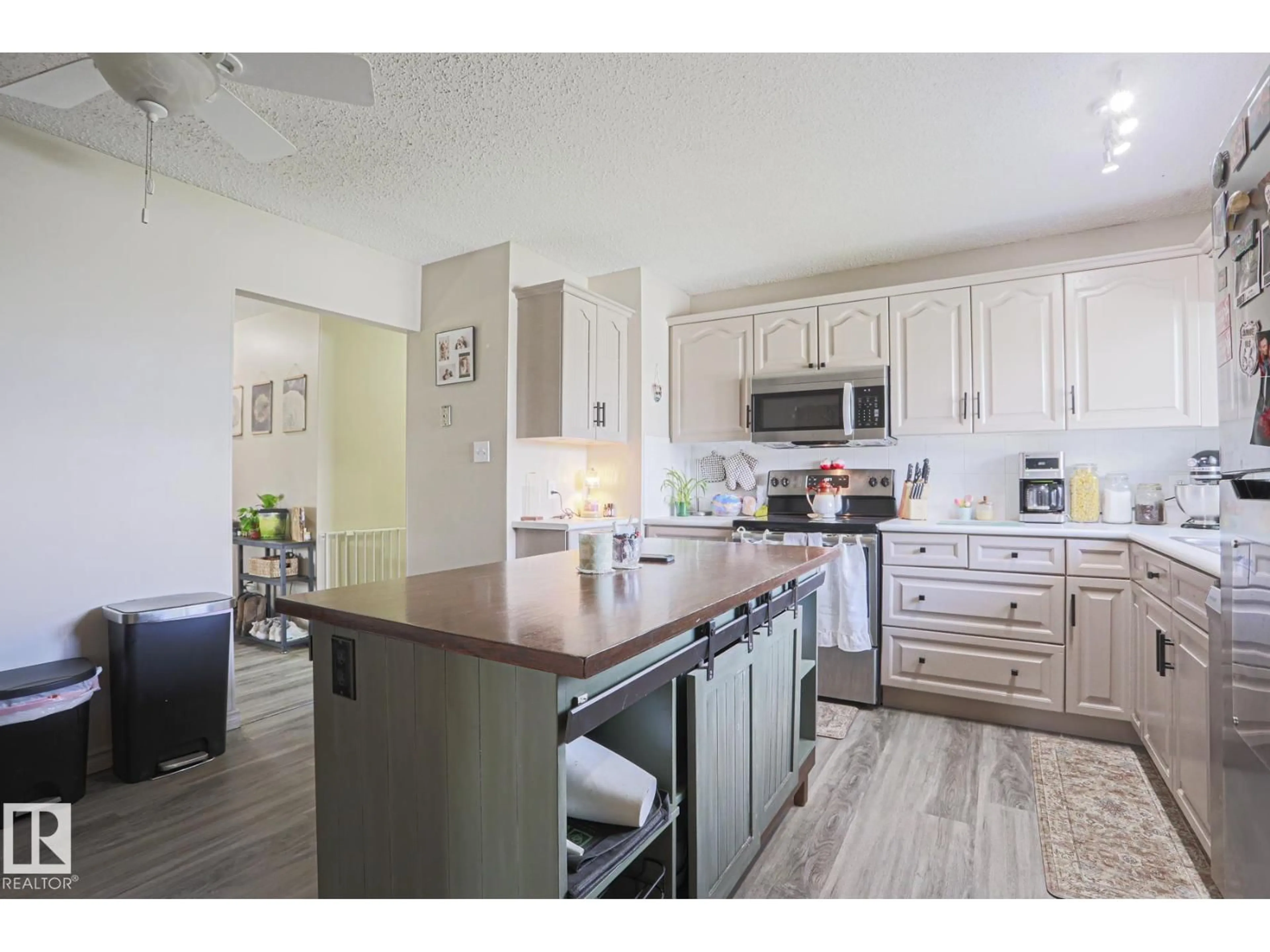 Open concept kitchen, unknown for 21 BURLINGTON AV, Spruce Grove Alberta T7X1E5