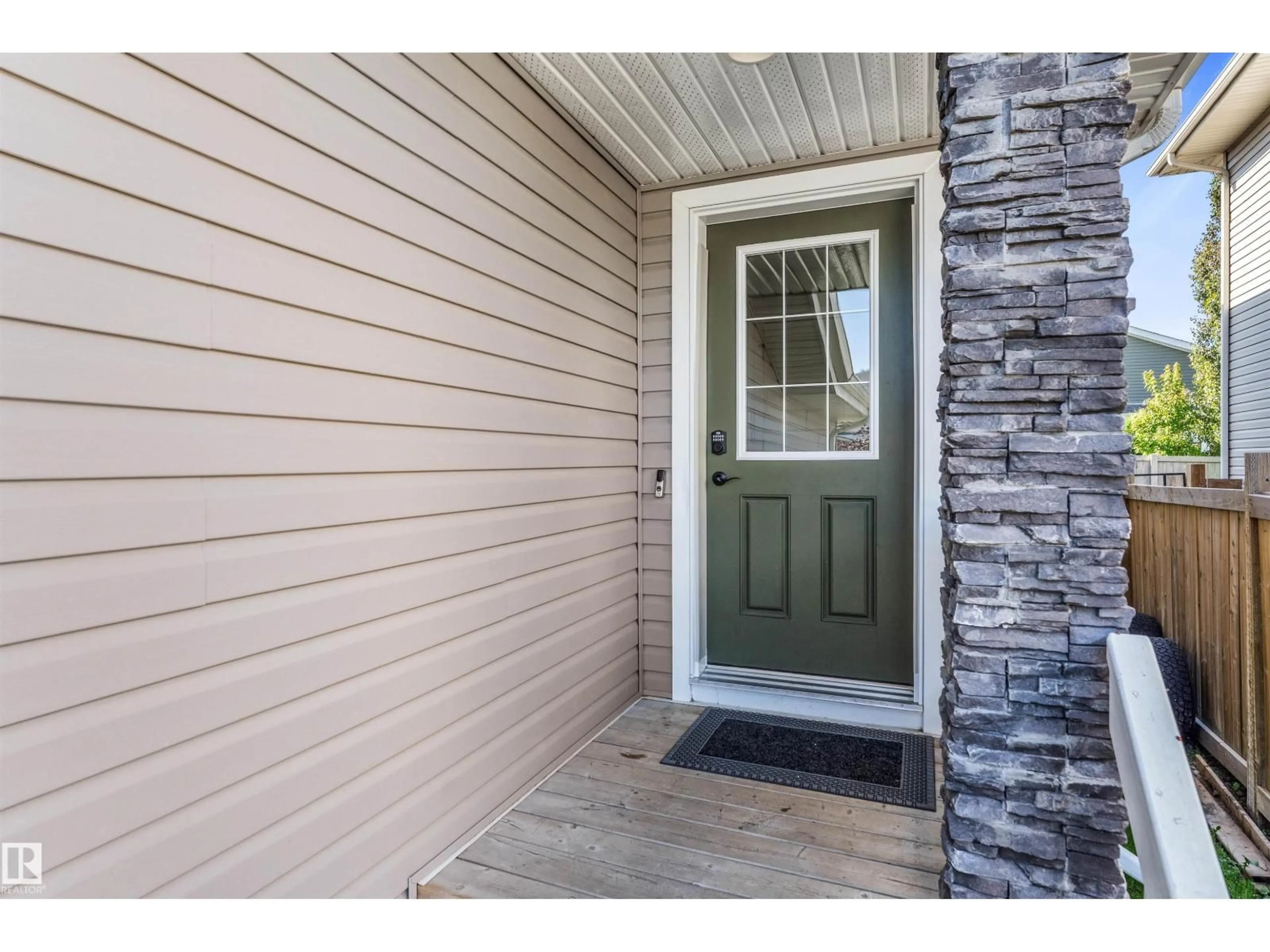 Indoor entryway for 134 BRICKYARD PL, Stony Plain Alberta T7Z0H9