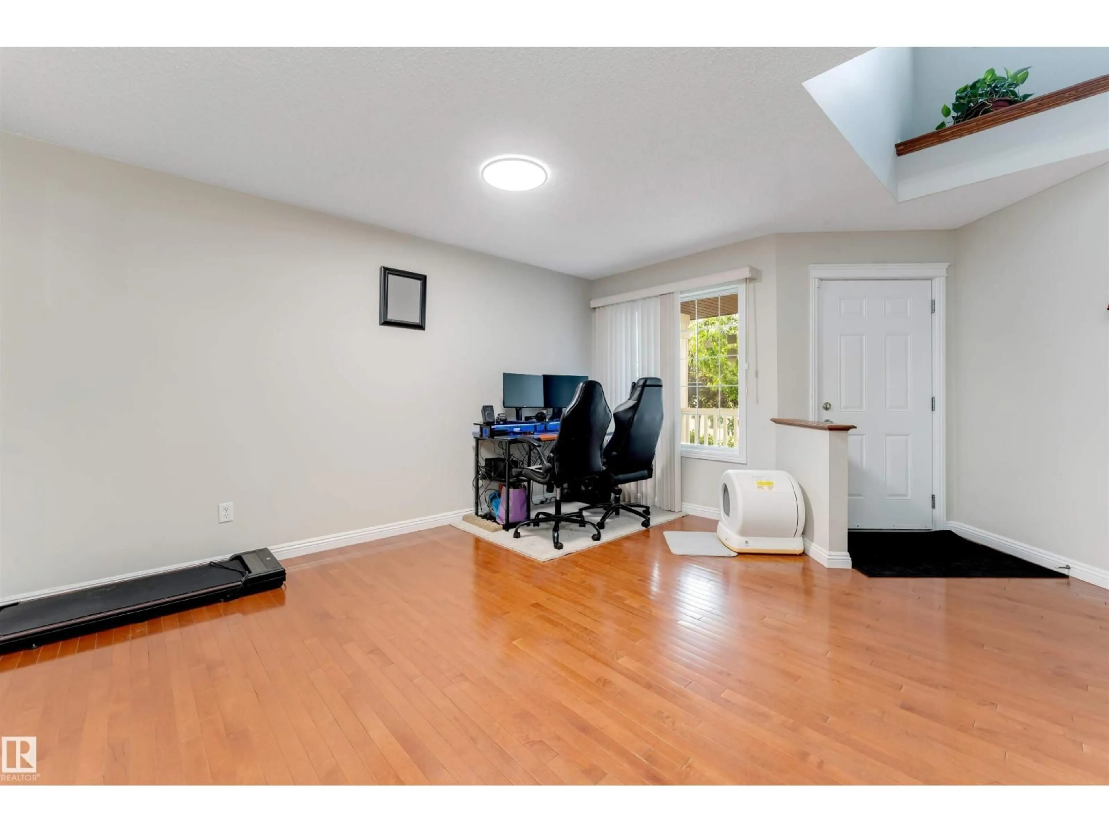 A pic of a room for NW - 3012 25 AVE AV, Edmonton Alberta T6T0C8