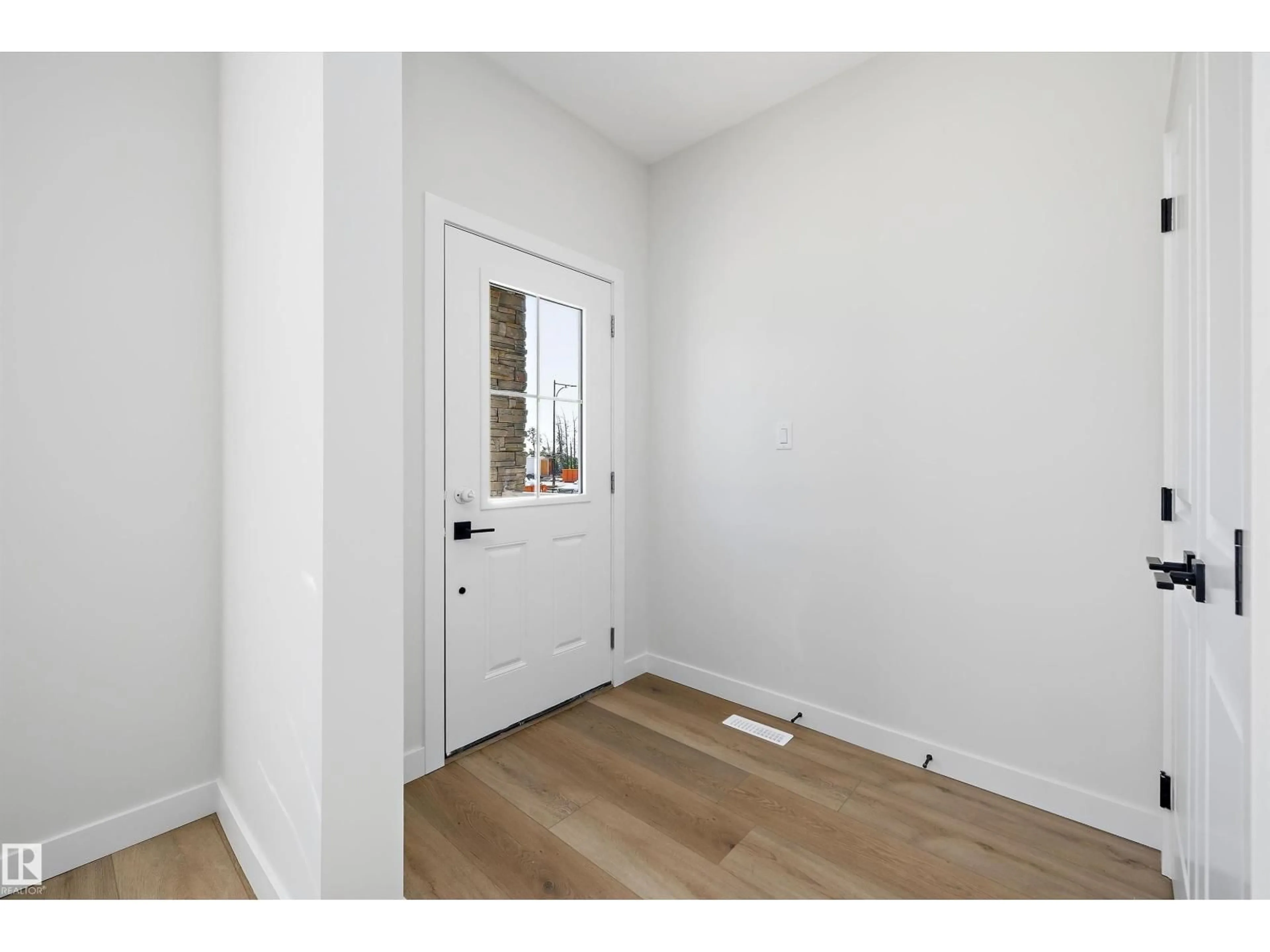 Indoor entryway for 960 ELDERBERRY LD, Edmonton Alberta T6M3K3