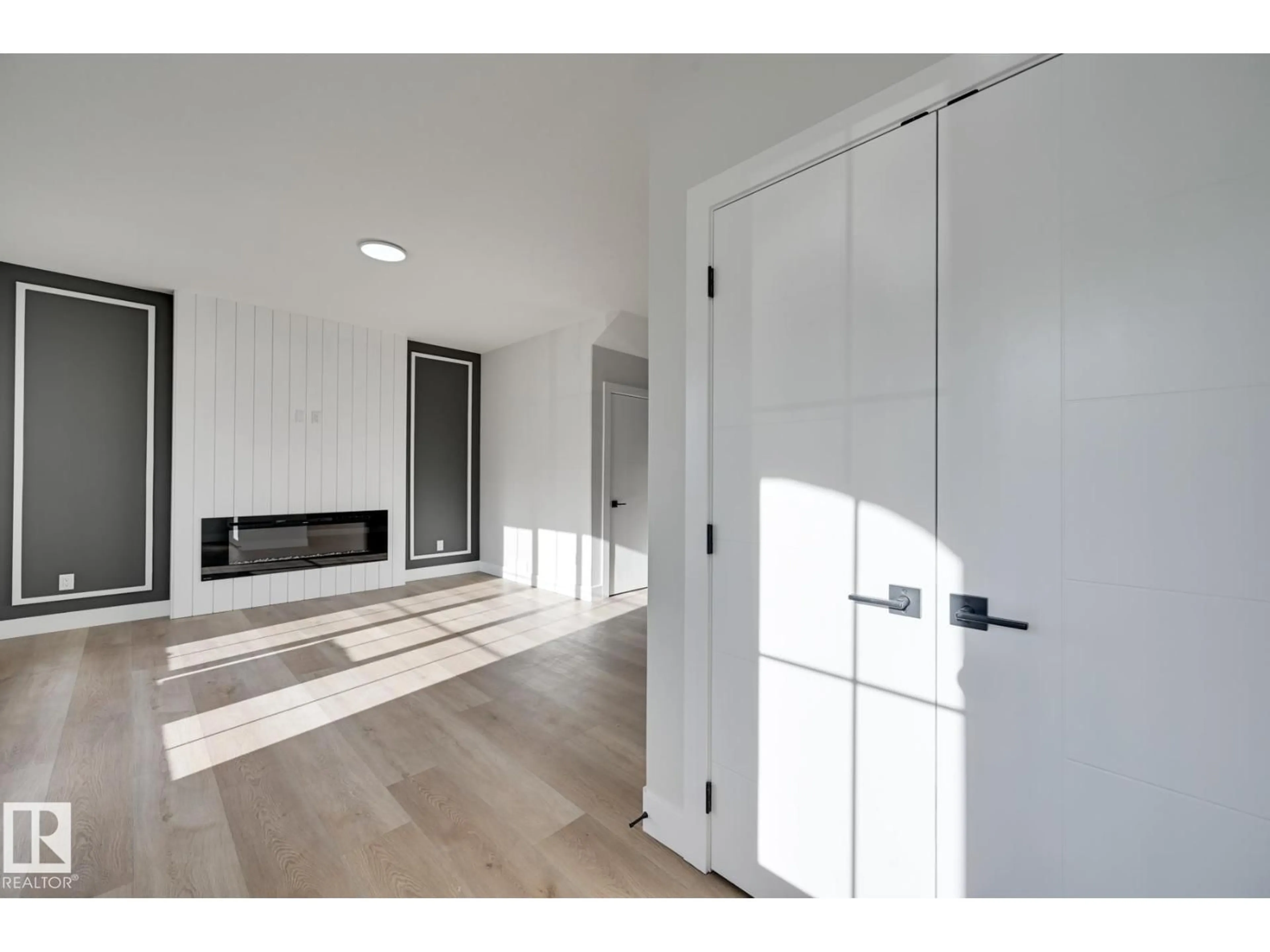 Indoor entryway for NW NW - 273 EDGEMONT GR, Edmonton Alberta T6M3J7