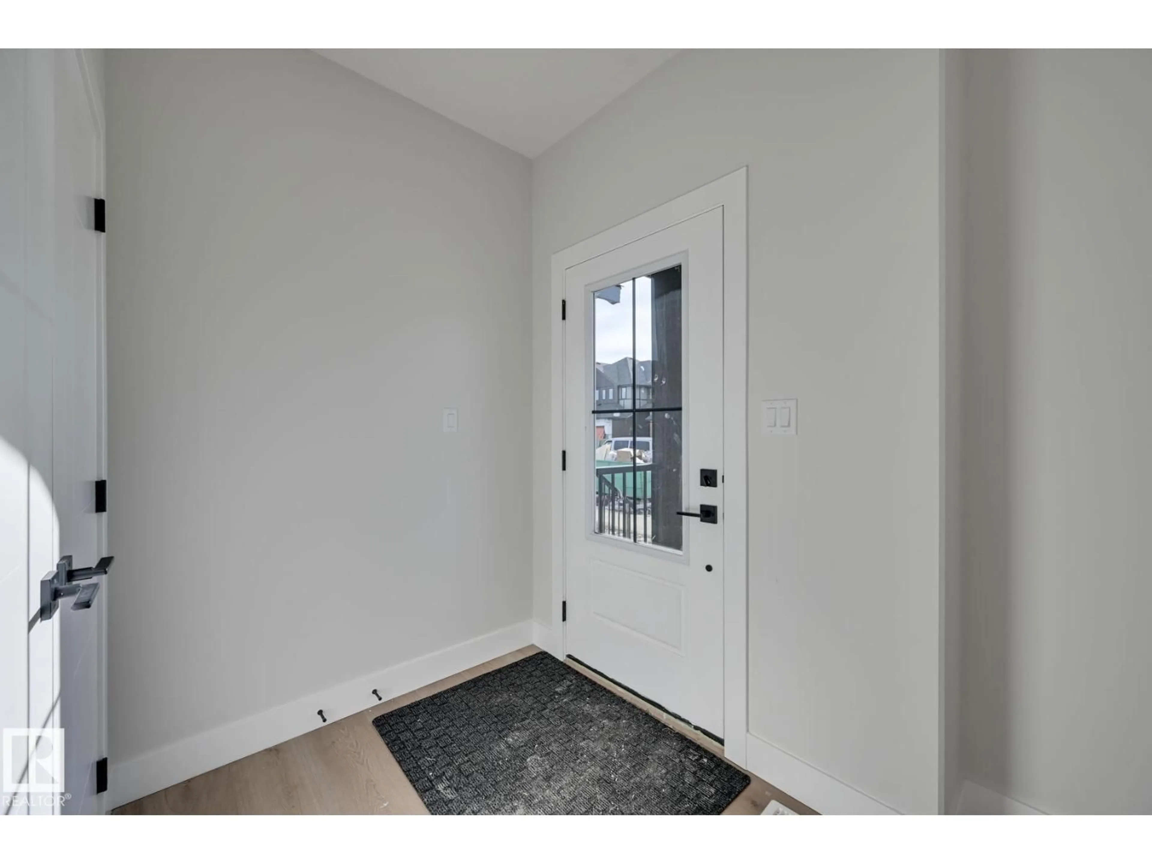 Indoor entryway for NW NW - 273 EDGEMONT GR, Edmonton Alberta T6M3J7