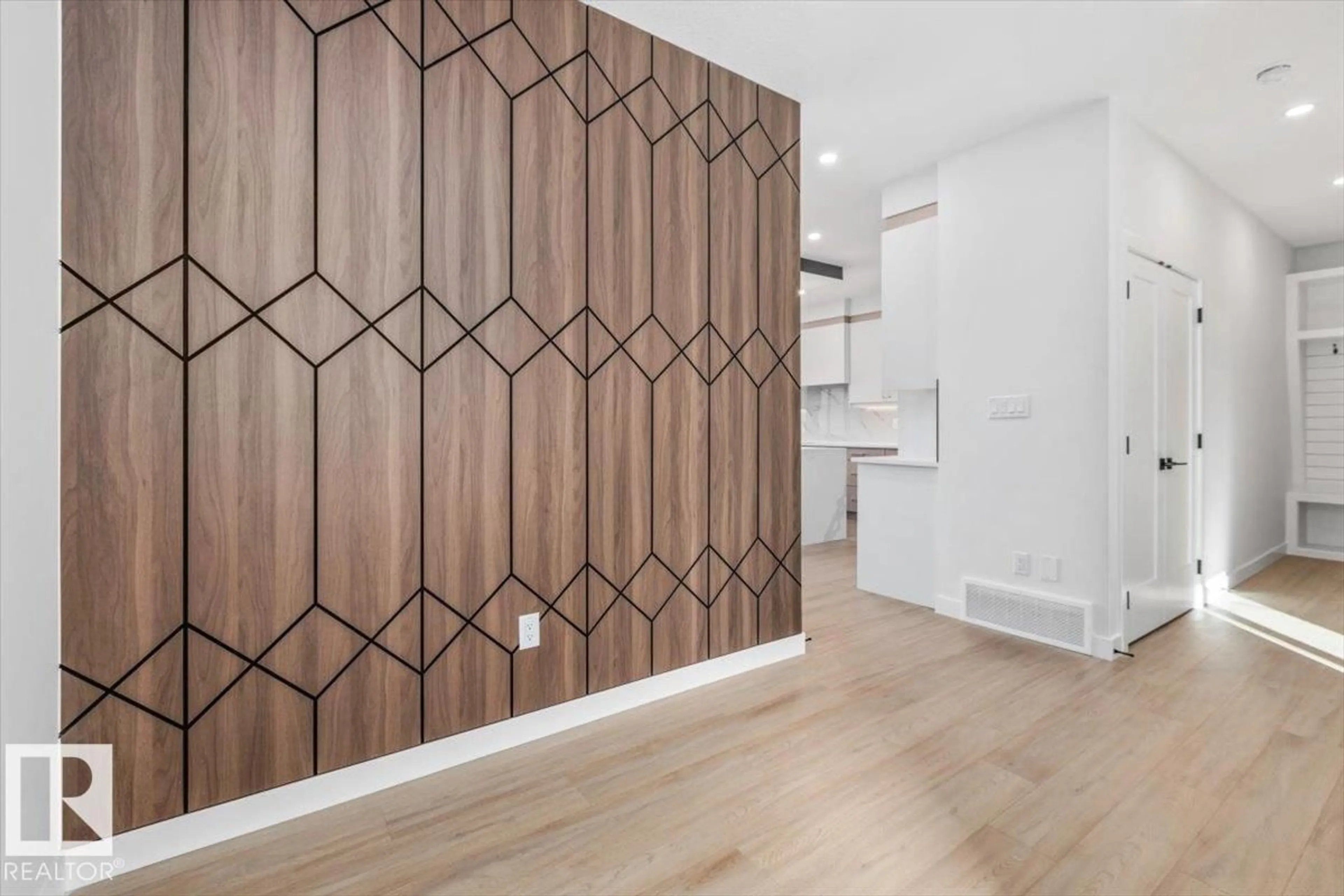 Indoor entryway for 6 OWL RIDGE CL, Fort Saskatchewan Alberta T8L1Y4