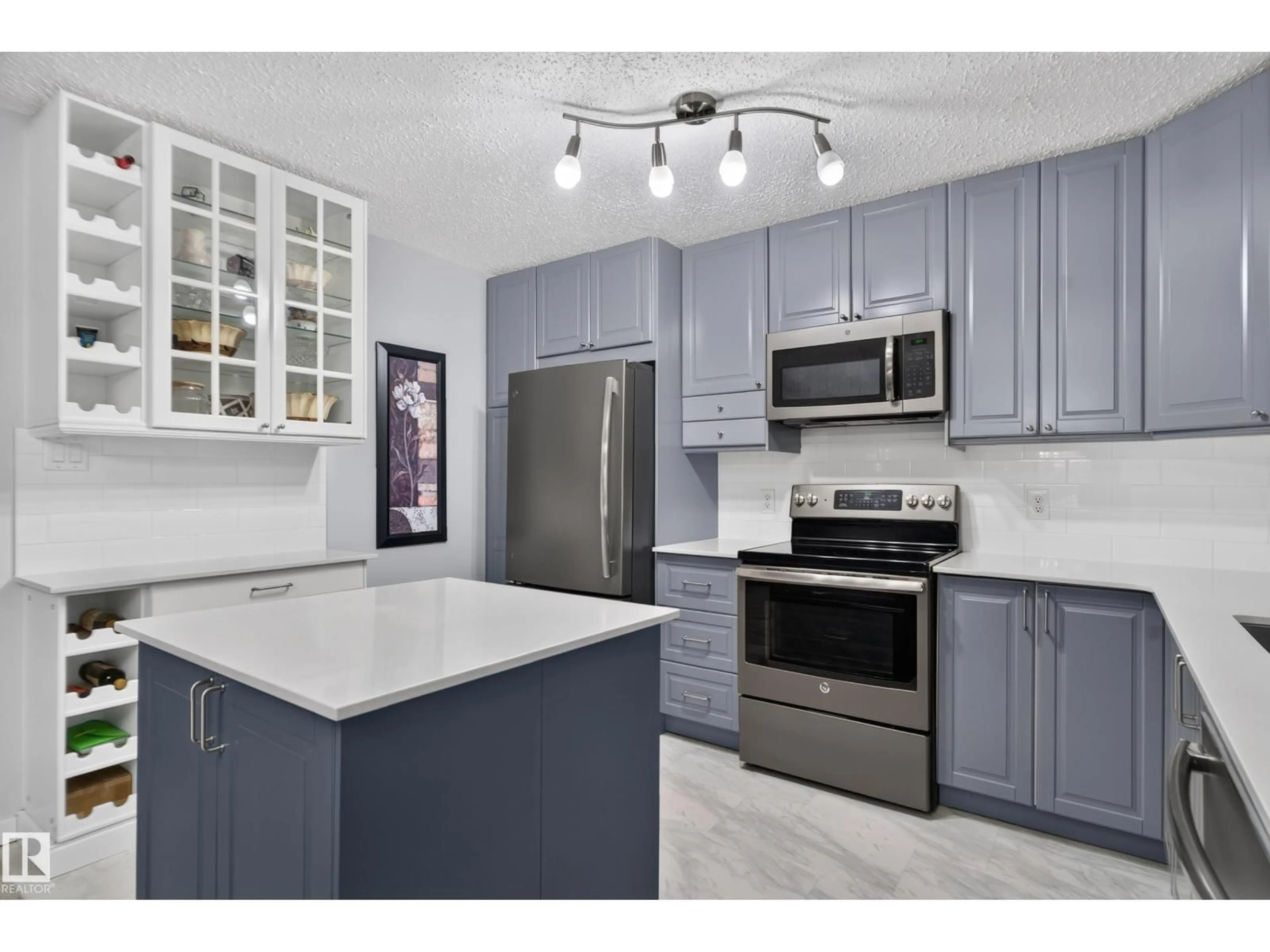 Open concept kitchen, ceramic/tile floor for 2098 - 118 BLACKMUD CREEK DR, Edmonton Alberta T6W1T7