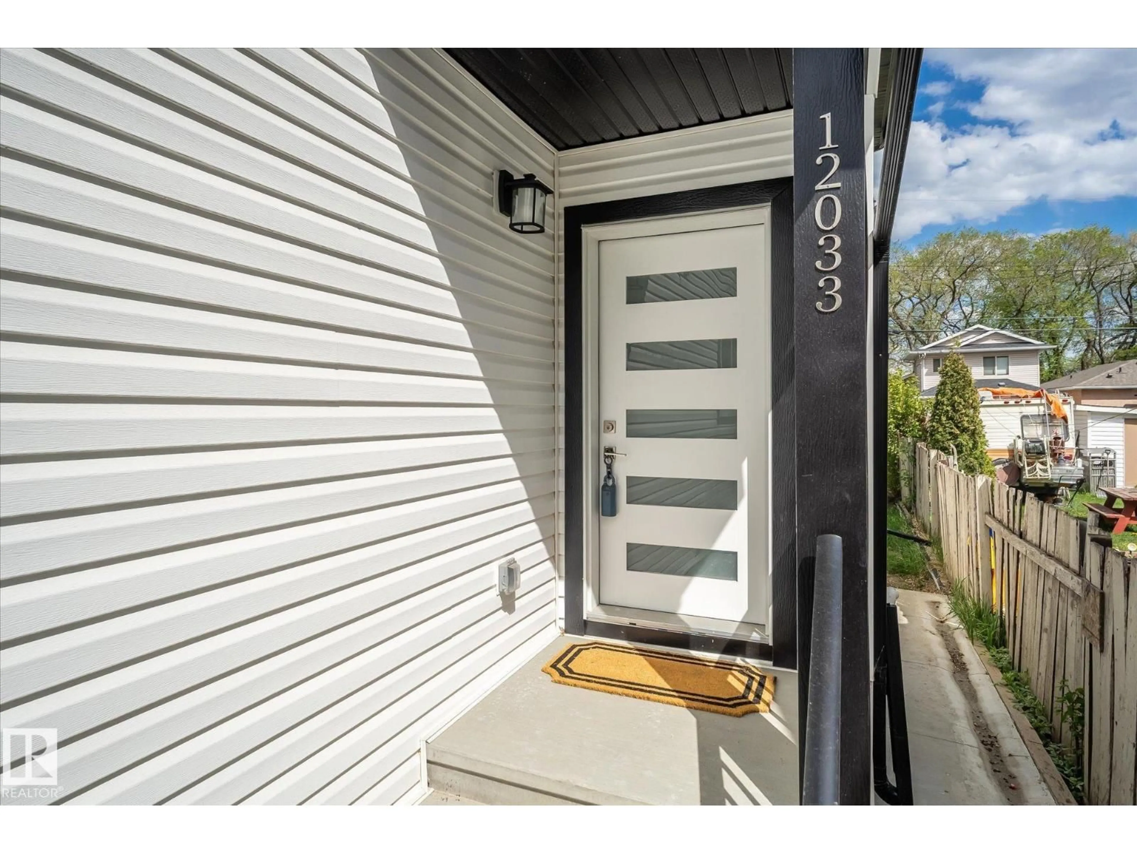 Unknown for 12033 92 ST, Edmonton Alberta T5G1A8