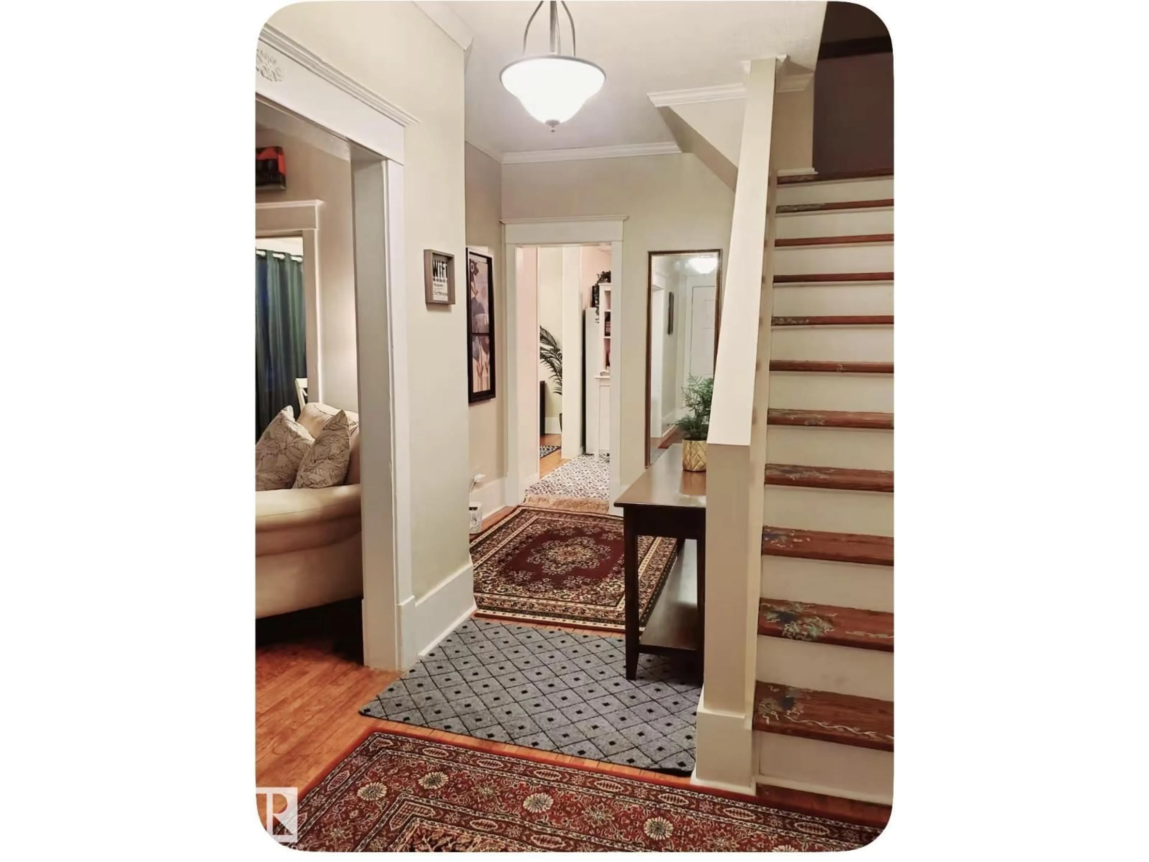 Indoor entryway for 10649 125 ST, Edmonton Alberta T5N1T7