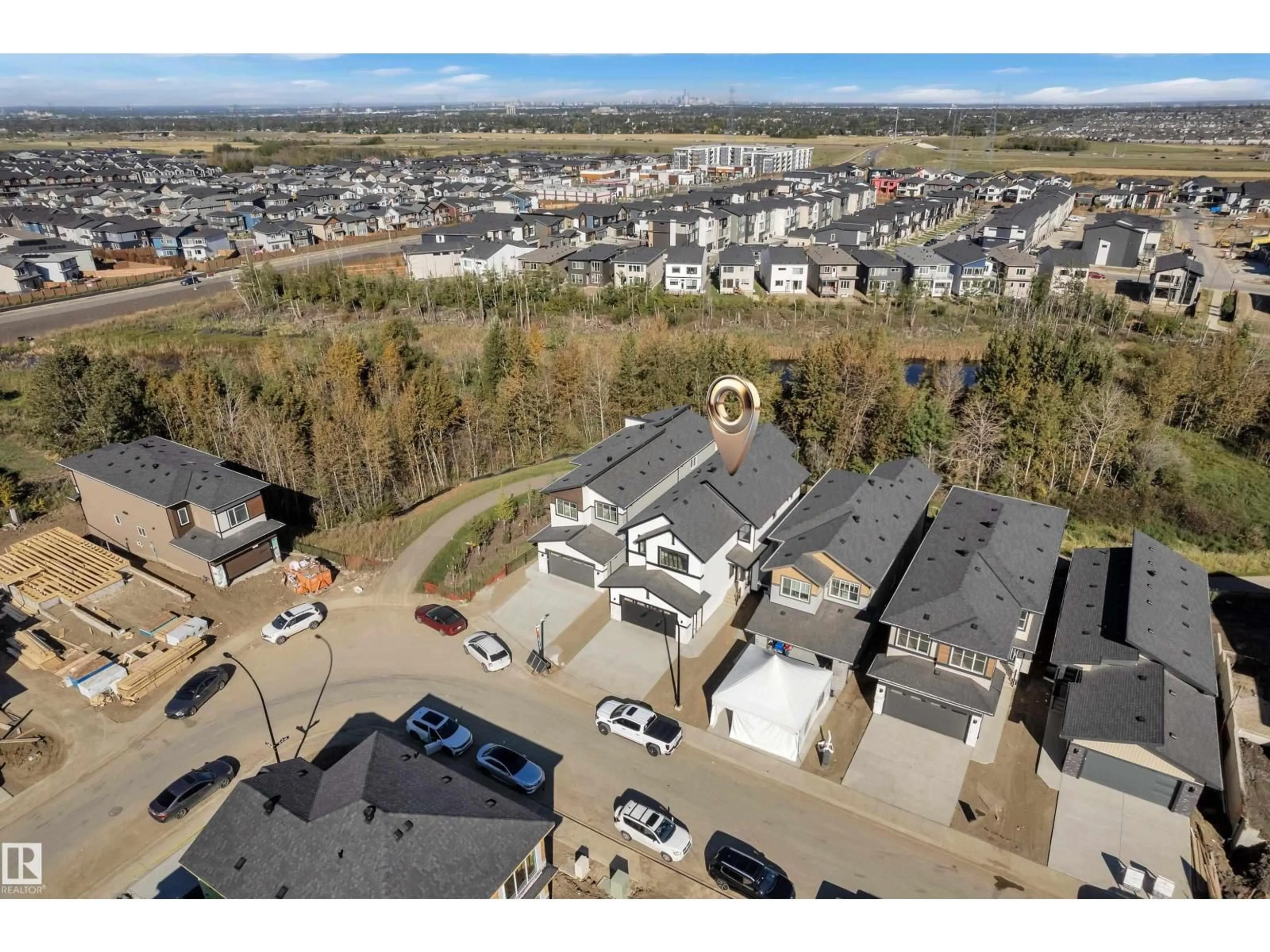 A pic from outside/outdoor area/front of a property/back of a property/a pic from drone, street for 3132 7 AVENUE SW, Edmonton Alberta T6X3M4