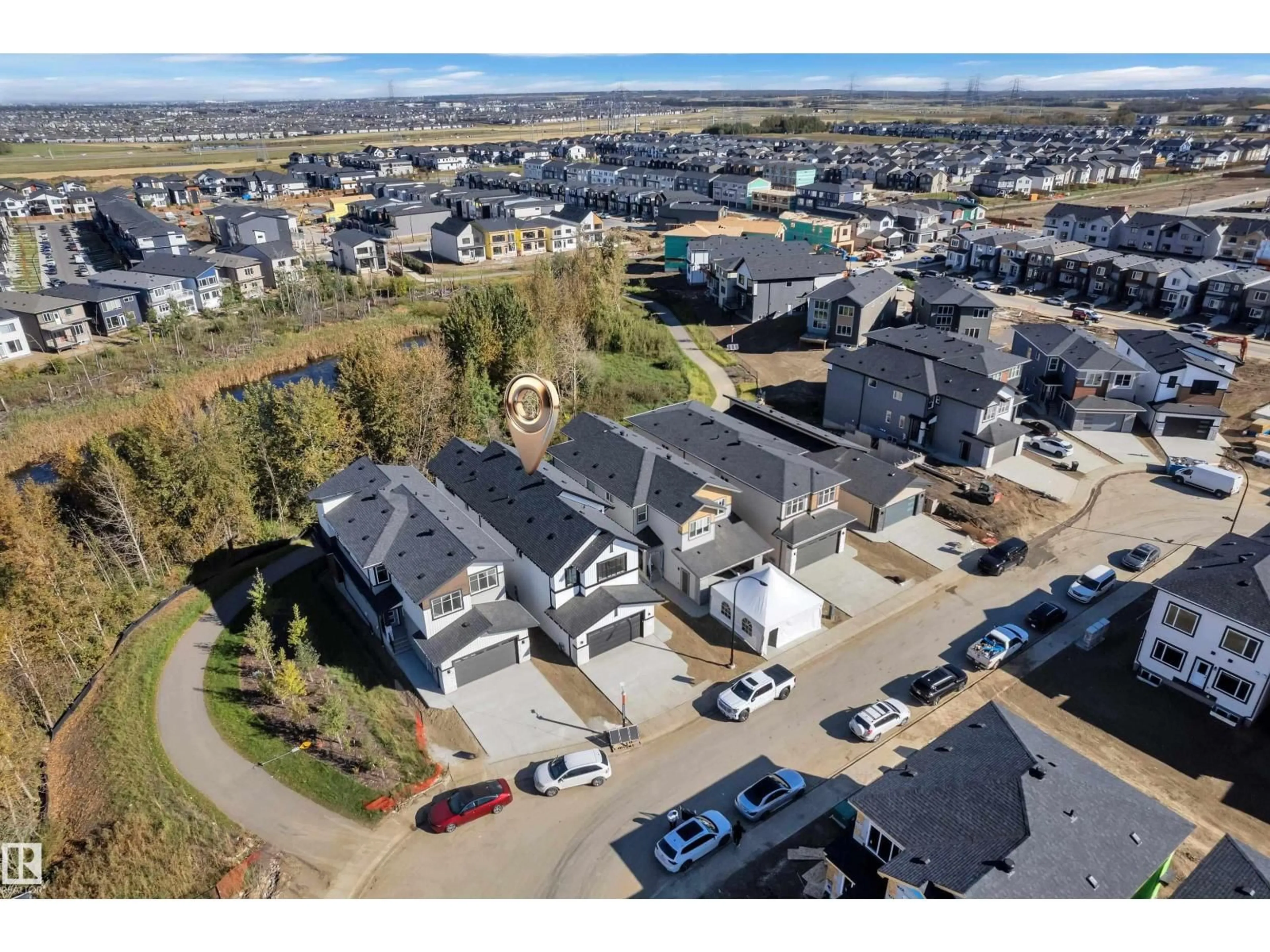 A pic from outside/outdoor area/front of a property/back of a property/a pic from drone, street for 3132 7 AVENUE SW, Edmonton Alberta T6X3M4