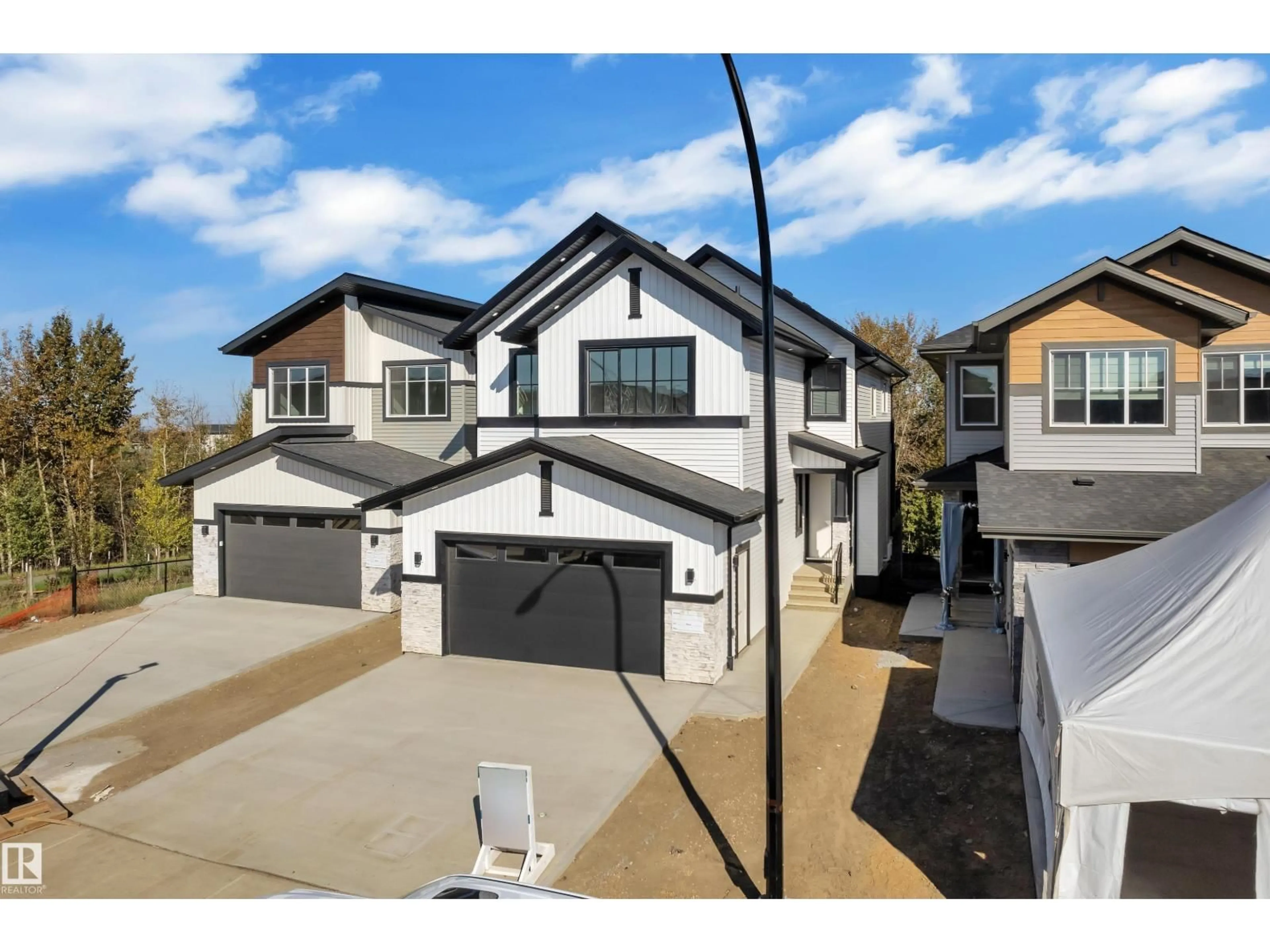 A pic from outside/outdoor area/front of a property/back of a property/a pic from drone, street for 3132 7 AVENUE SW, Edmonton Alberta T6X3M4
