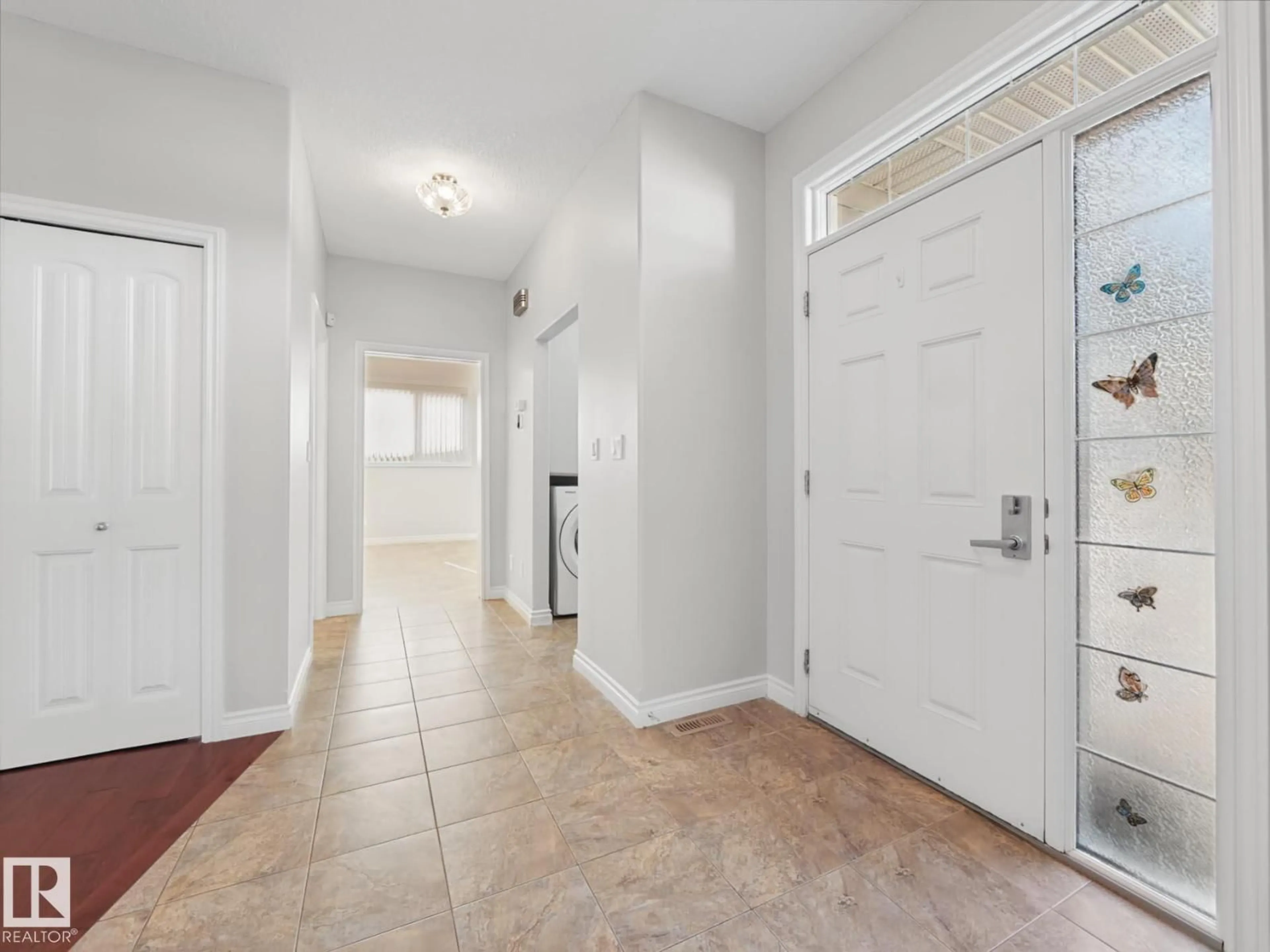 Indoor entryway for 18343 - 52 LESSARD RD, Edmonton Alberta T6M0A2