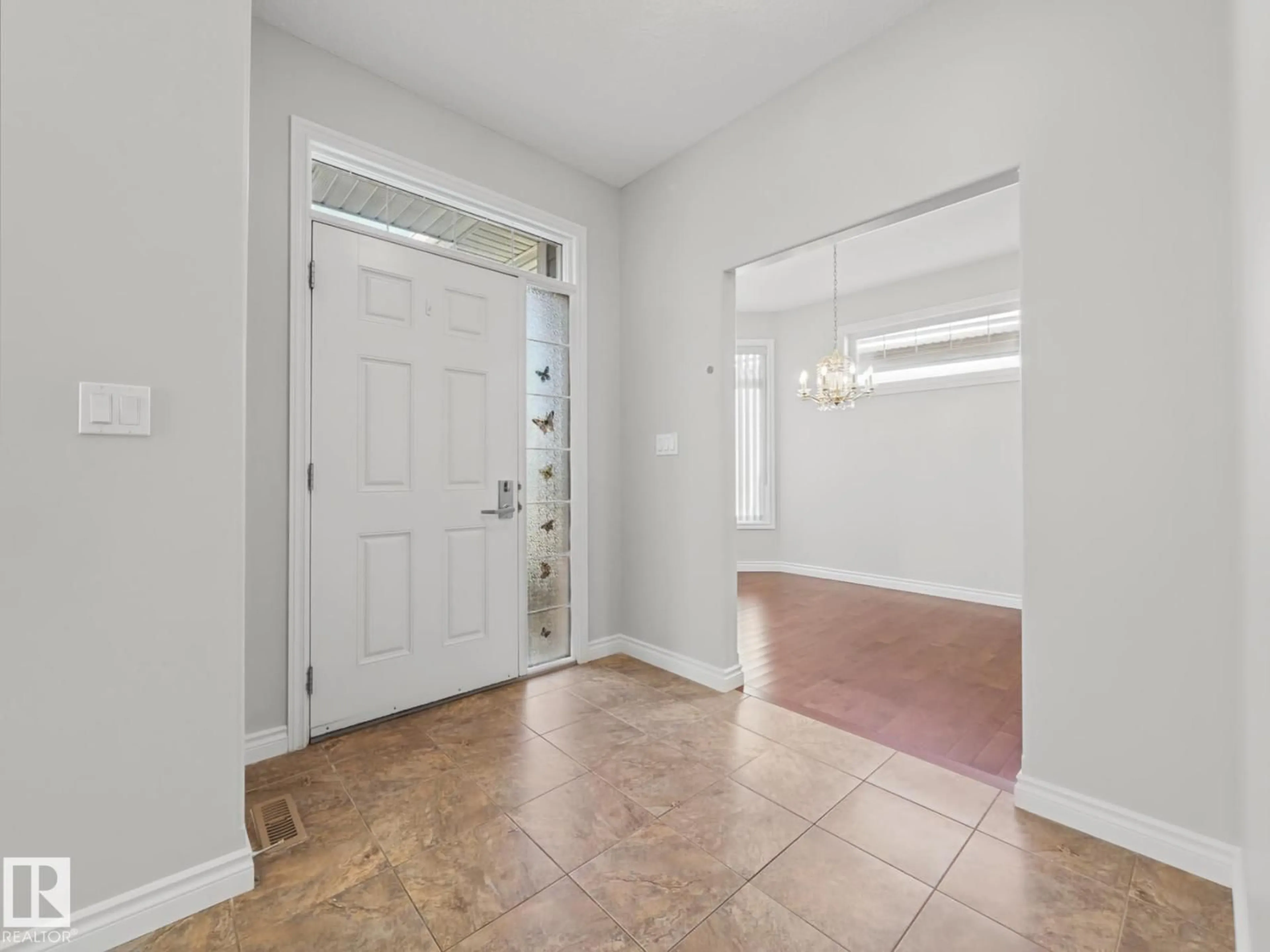Indoor entryway for 18343 - 52 LESSARD RD, Edmonton Alberta T6M0A2