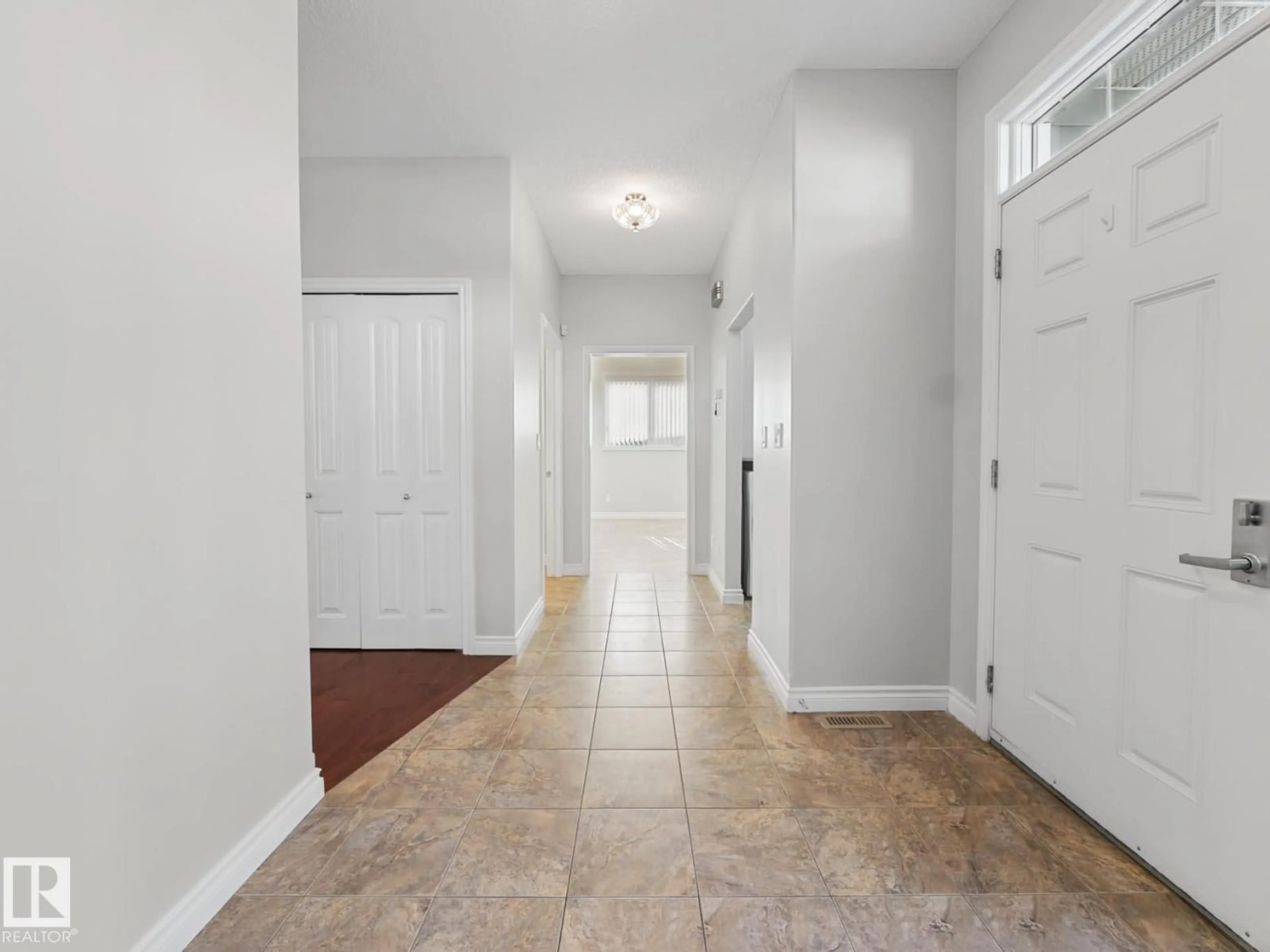 Indoor entryway for 18343 - 52 LESSARD RD, Edmonton Alberta T6M0A2