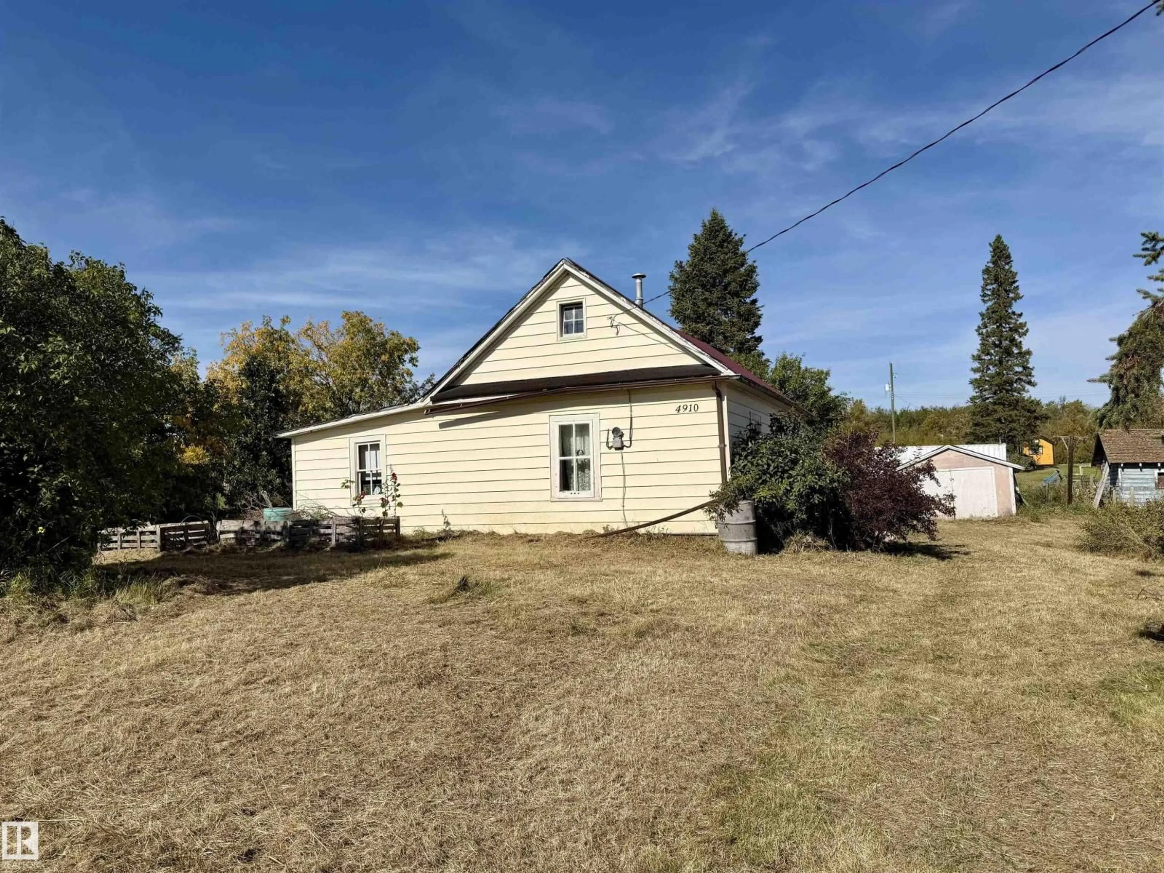 A pic from outside/outdoor area/front of a property/back of a property/a pic from drone, unknown for 4910 50 AVENUE, Spedden Alberta T0A3E0