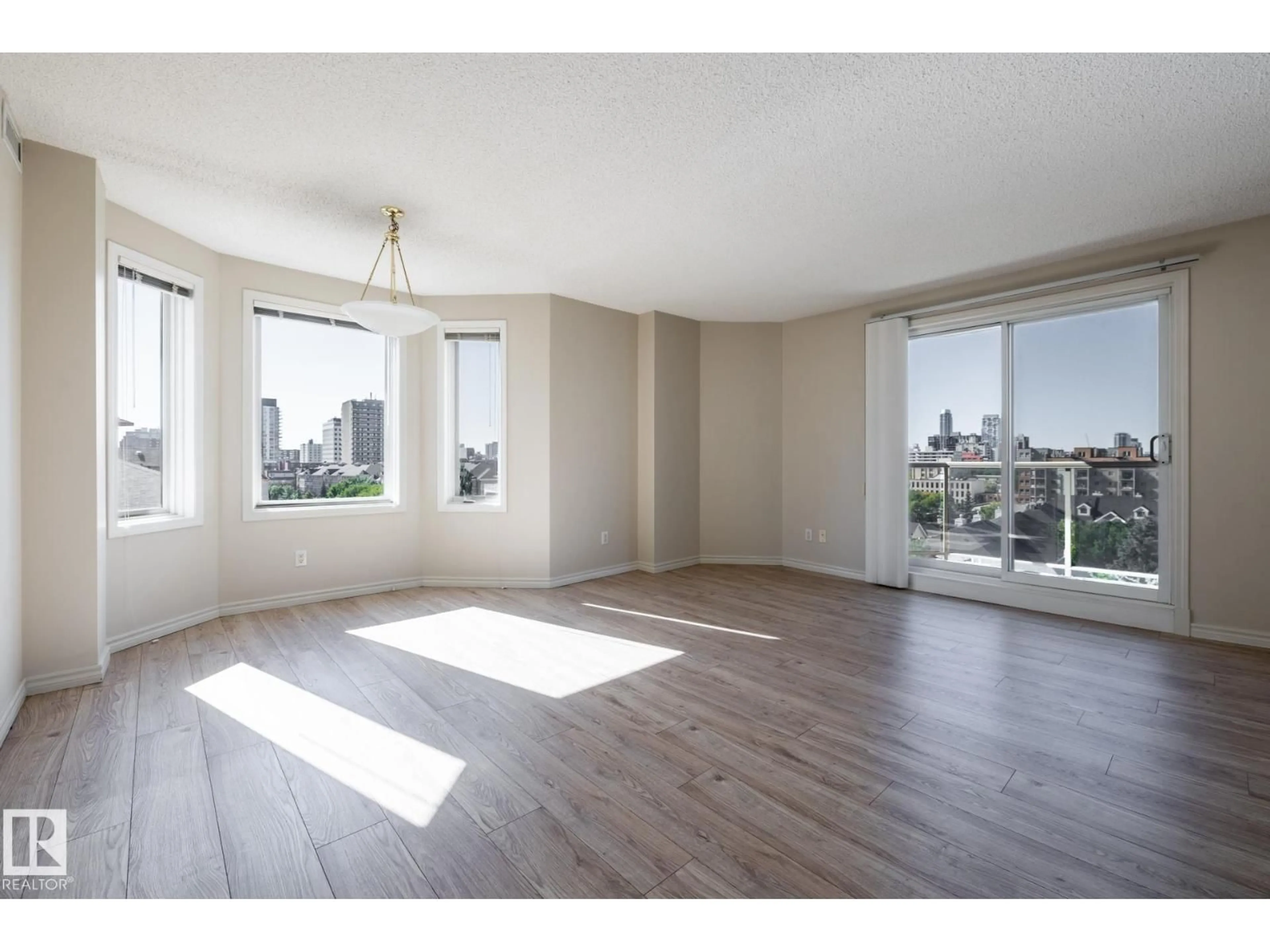 A pic of a room for 705 - 10909 103 AV, Edmonton Alberta T5K2W7