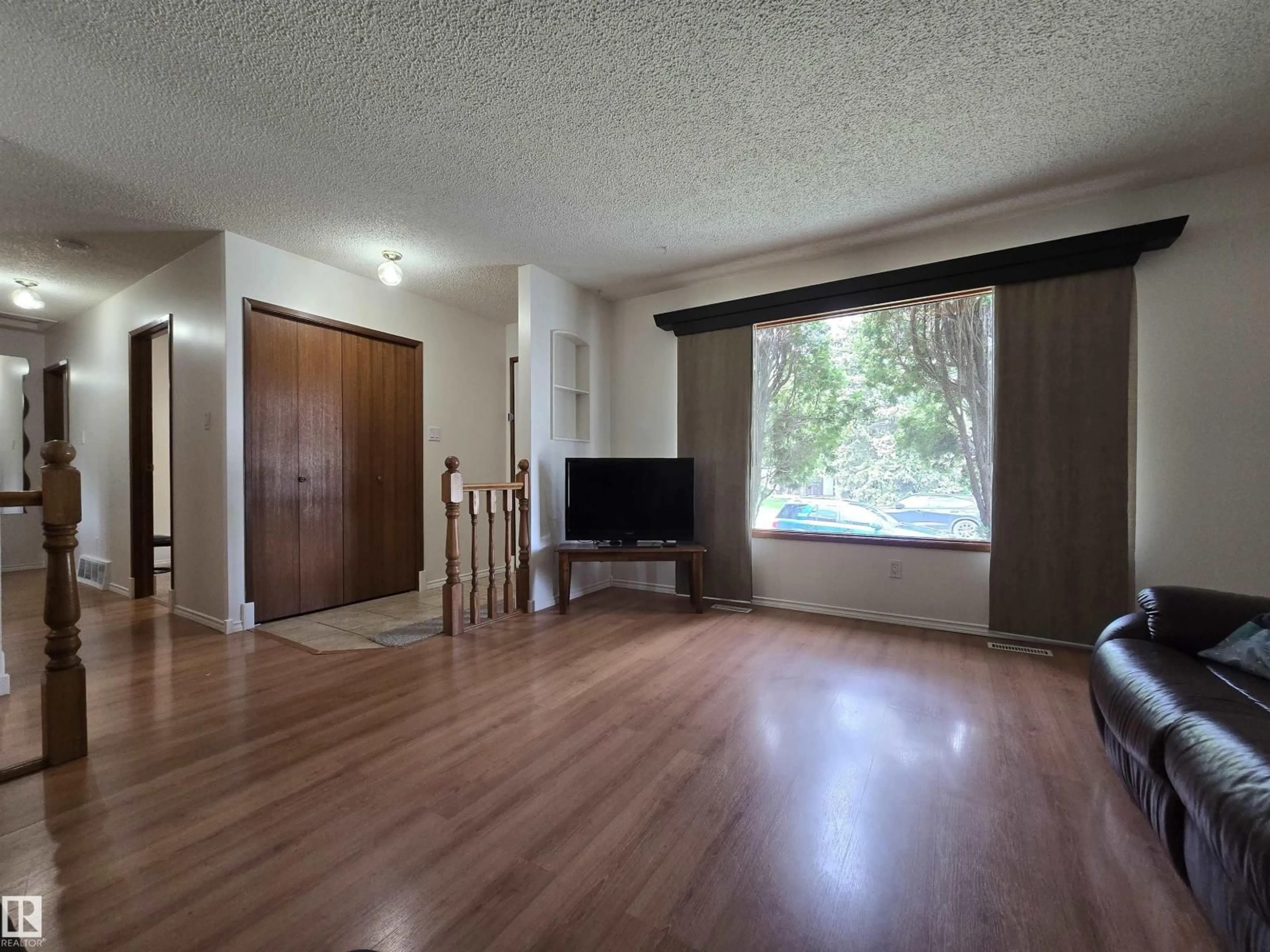 A pic of a room for NW - 9831 188 ST, Edmonton Alberta T5T4H3