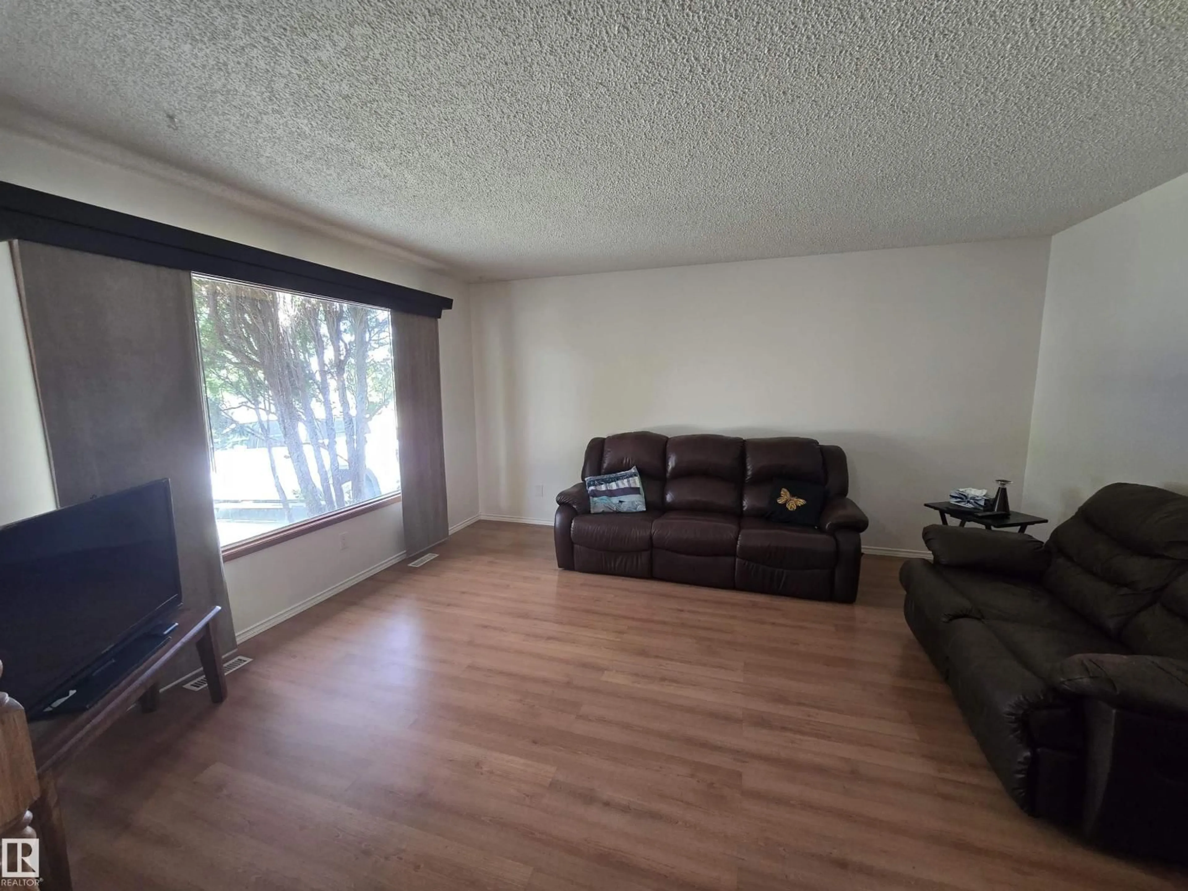 A pic of a room for NW - 9831 188 ST, Edmonton Alberta T5T4H3