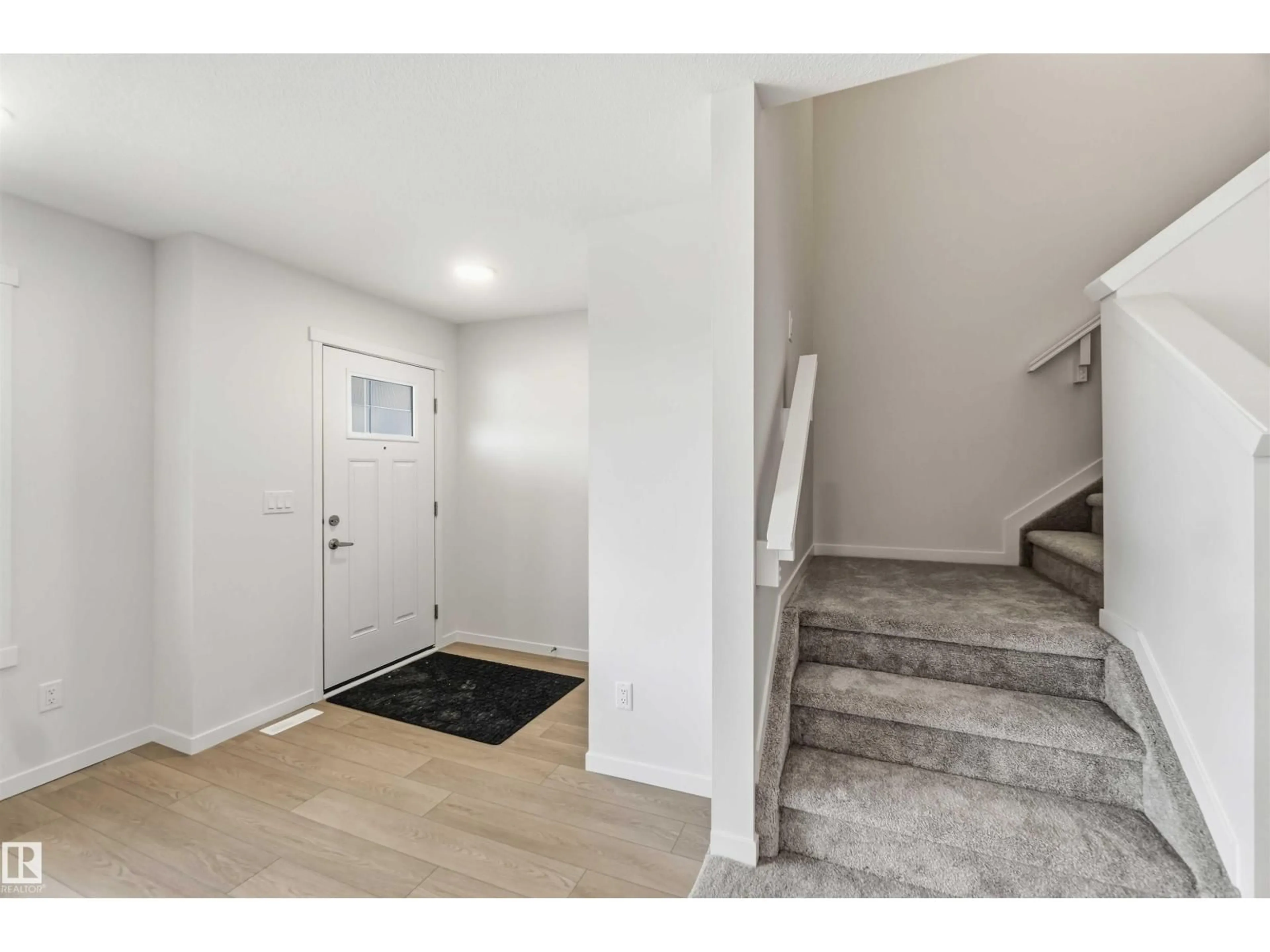 Indoor entryway for 392 EASTWOOD DR, Spruce Grove Alberta T7X4S9