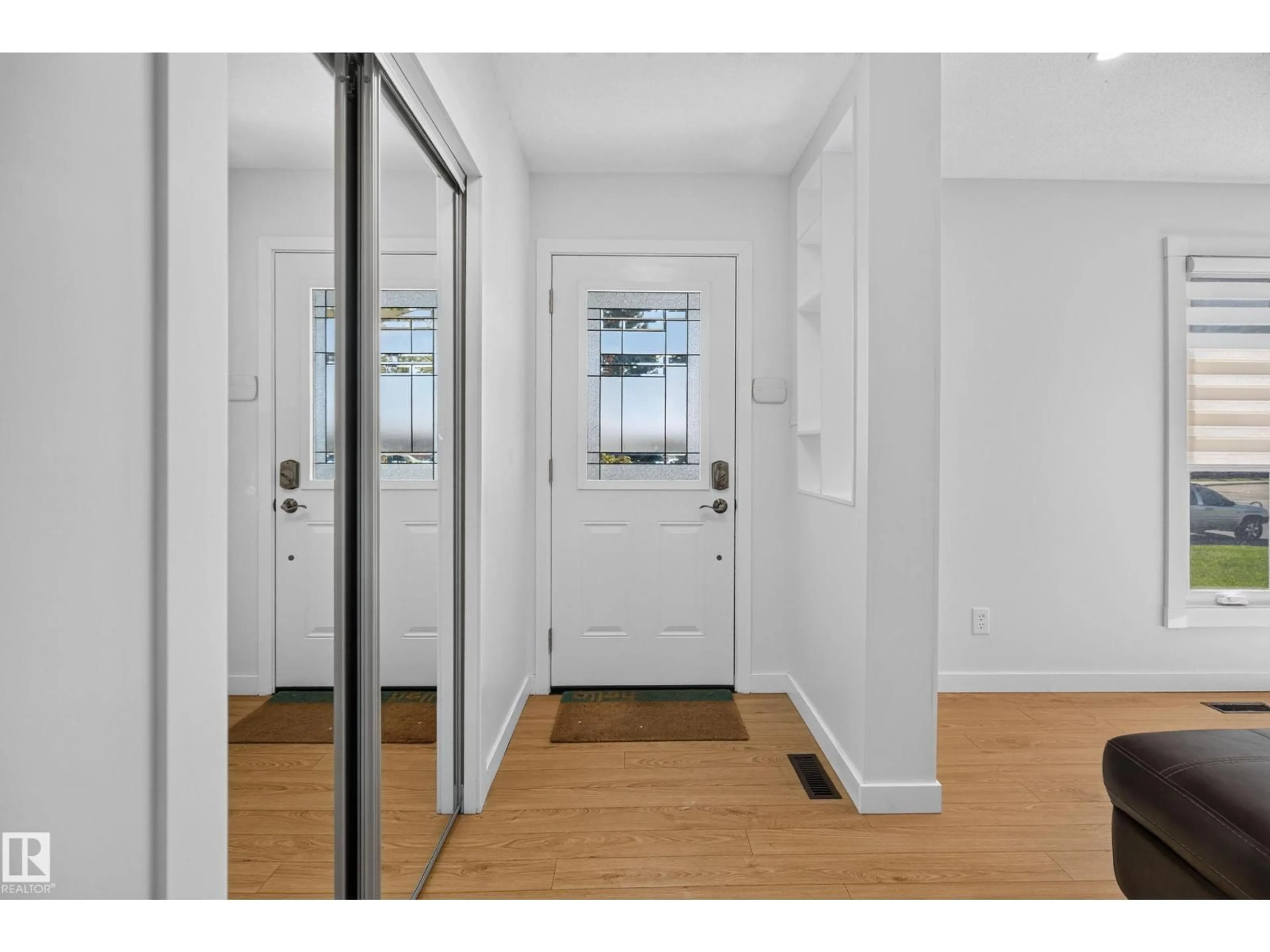 Indoor entryway for NW - 9212 150 AV, Edmonton Alberta T5E2N6